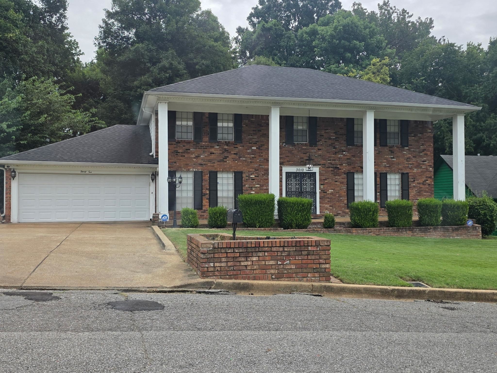 3010 MAGEVNEY DR Property Photo 1