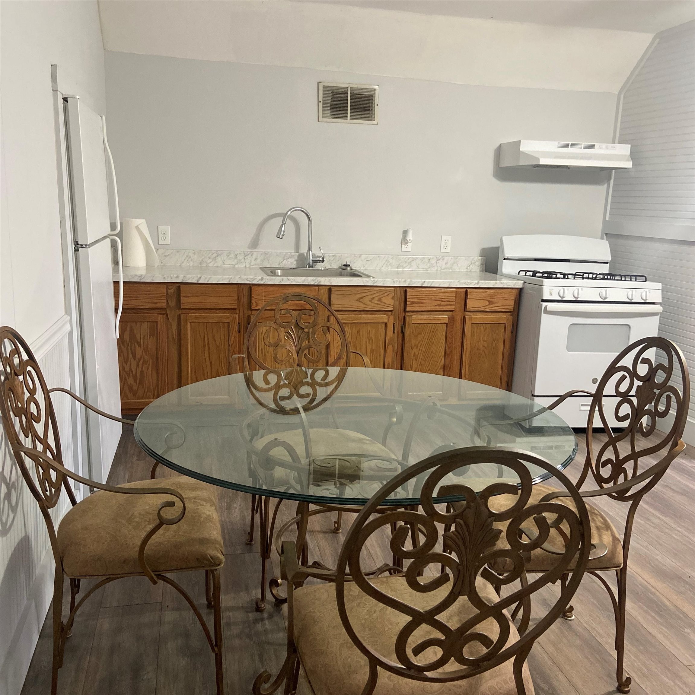 1716 Combs St B Property Photo 4