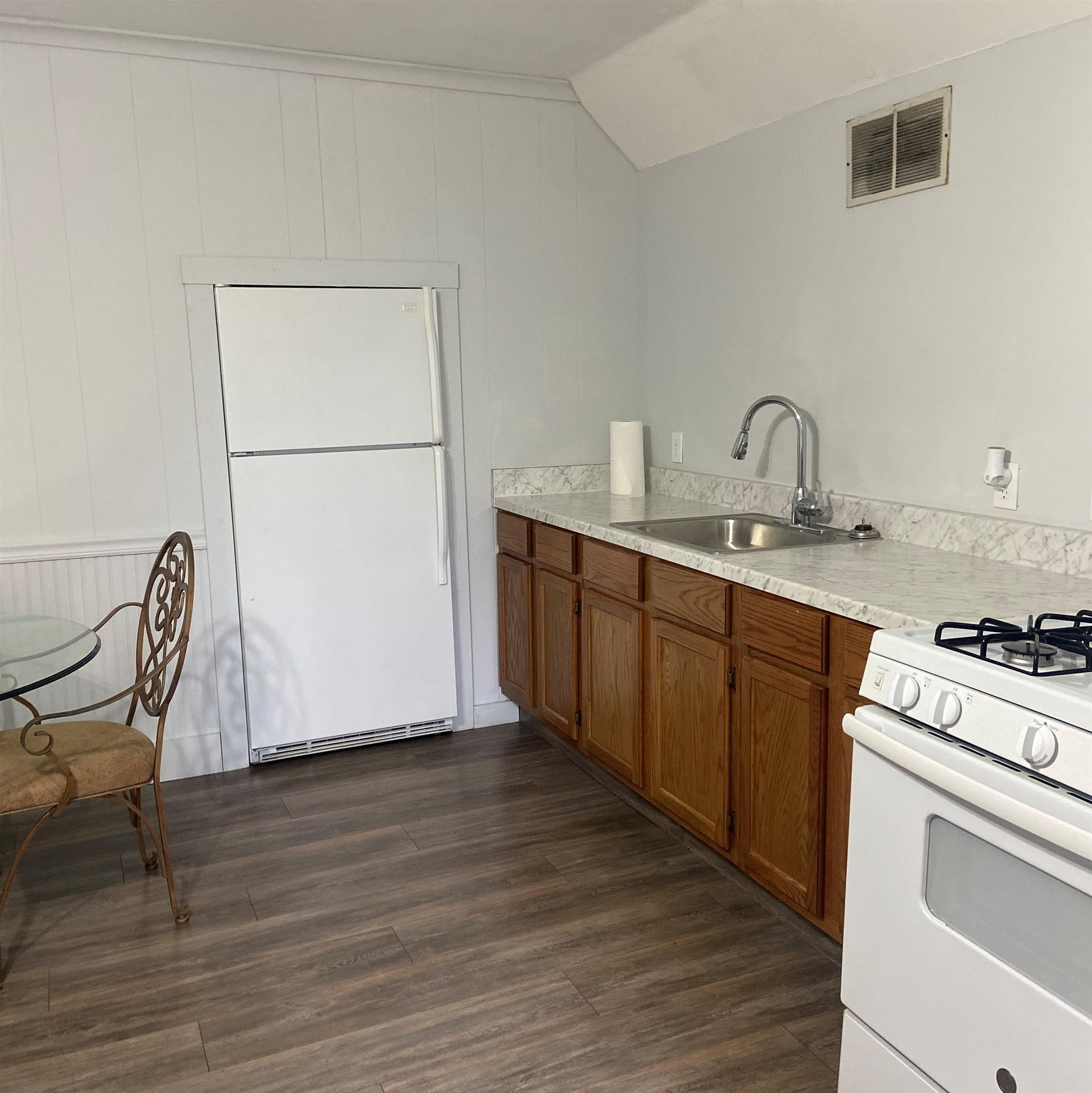 1716 Combs St B Property Photo 5