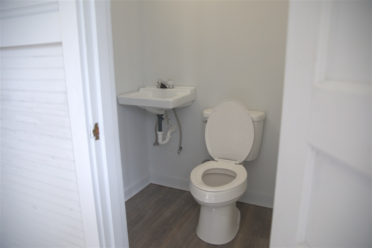 1716 Combs St B Property Photo 9