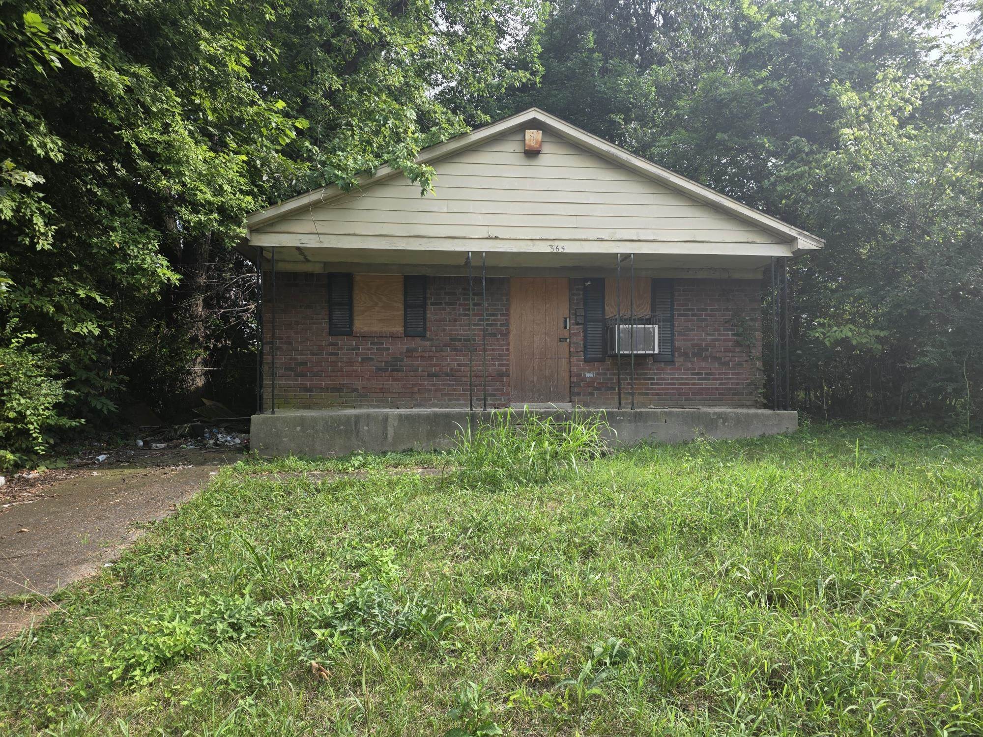 365 Richmond Ave Property Photo 1