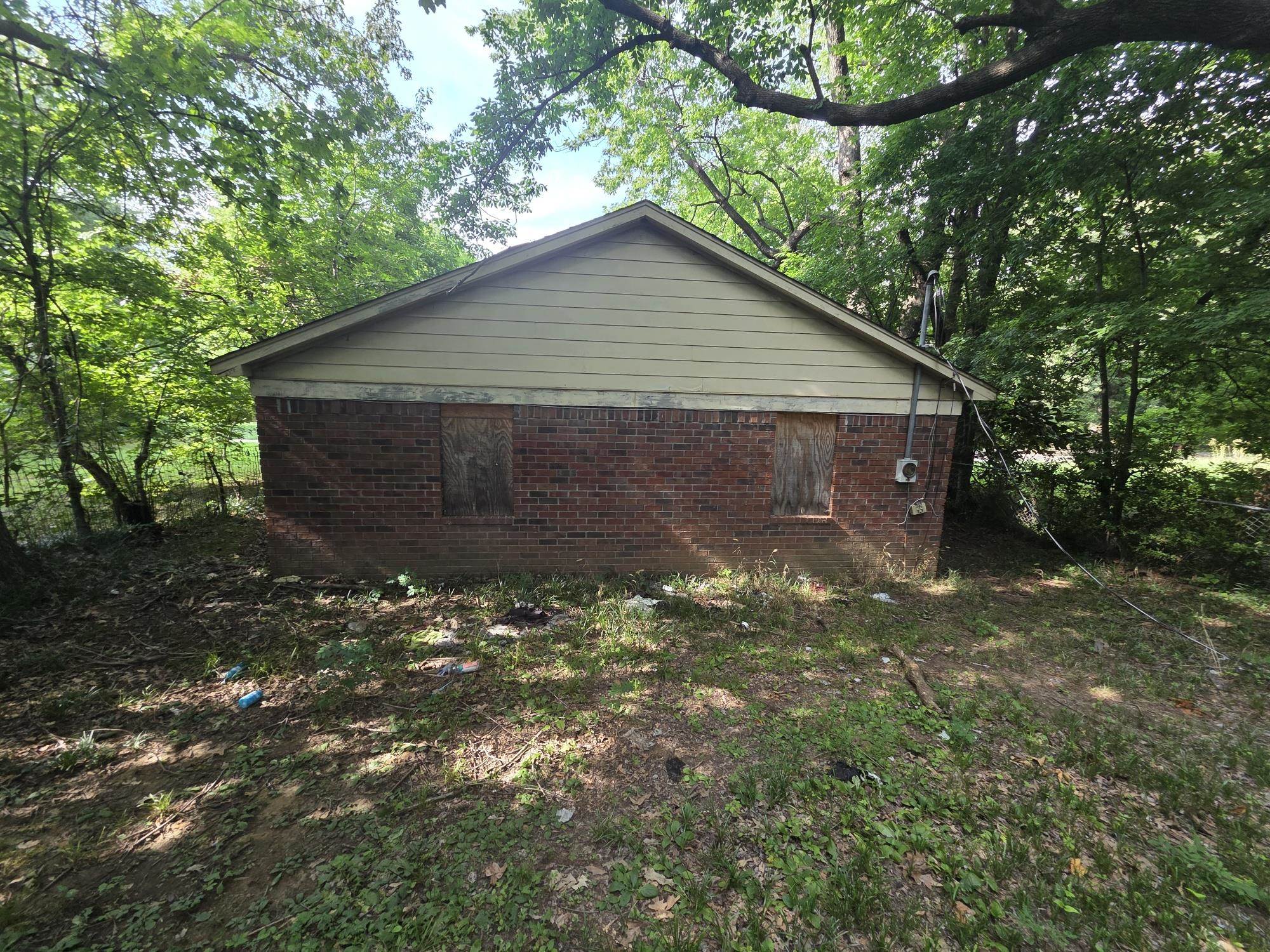 365 Richmond Ave Property Photo 4