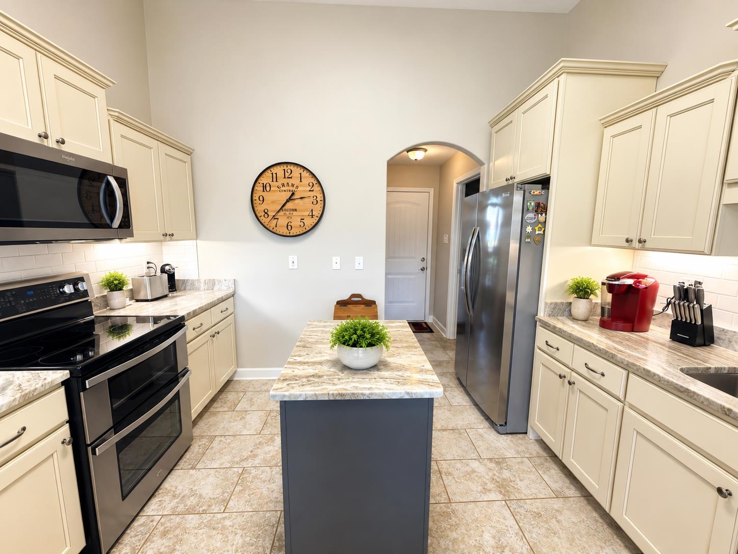 140 Breezy Loop E Property Photo 4
