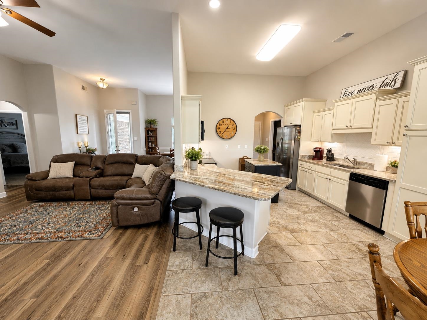 140 Breezy Loop E Property Photo 8