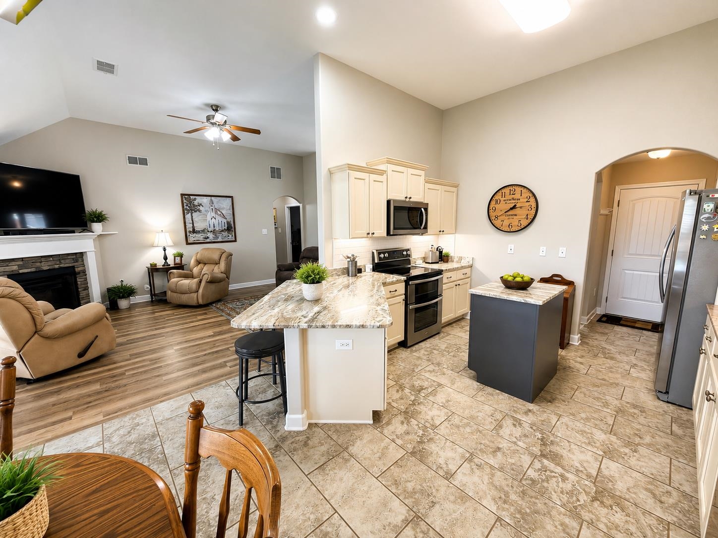 140 Breezy Loop E Property Photo 11