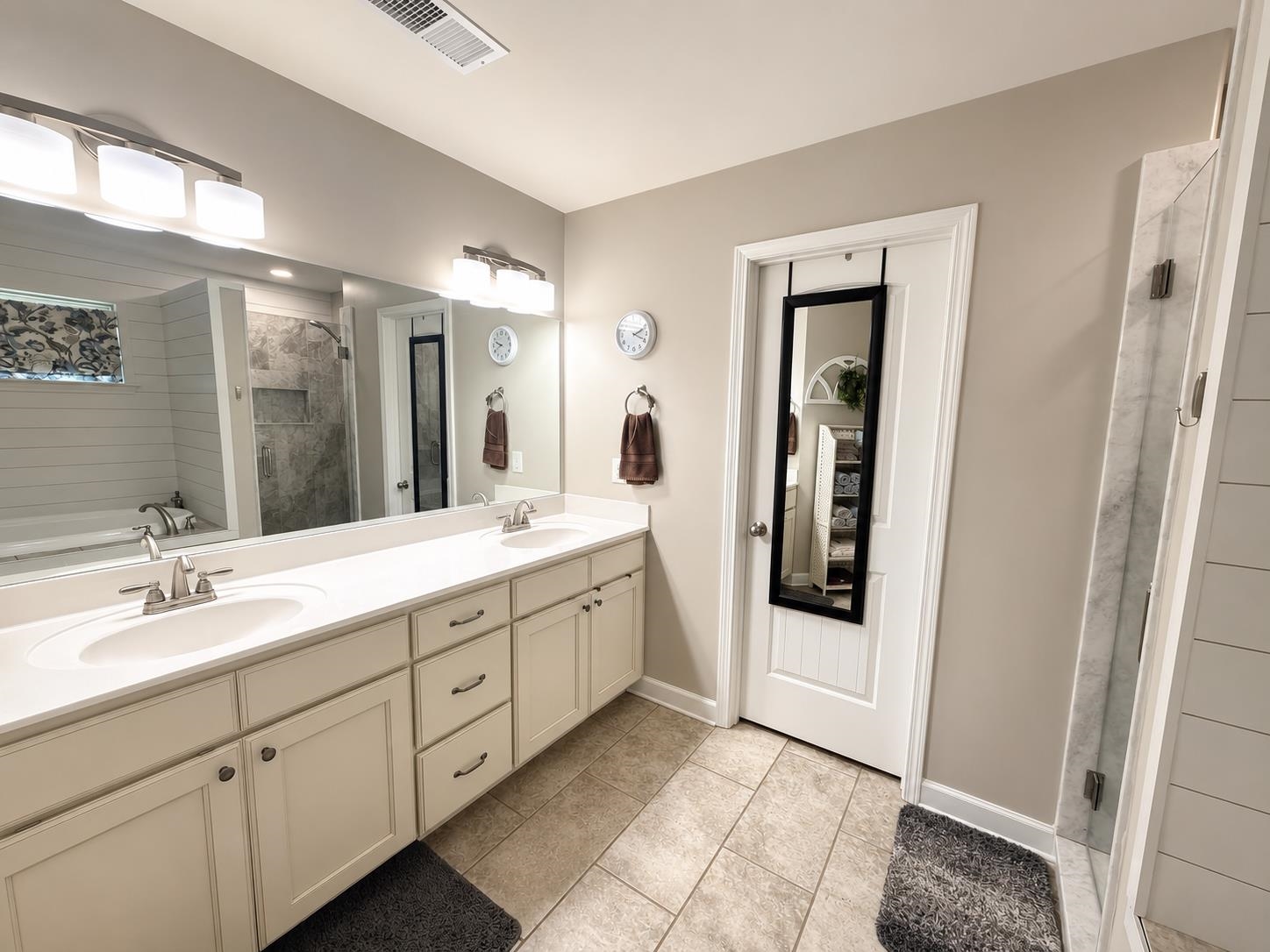 140 Breezy Loop E Property Photo 14