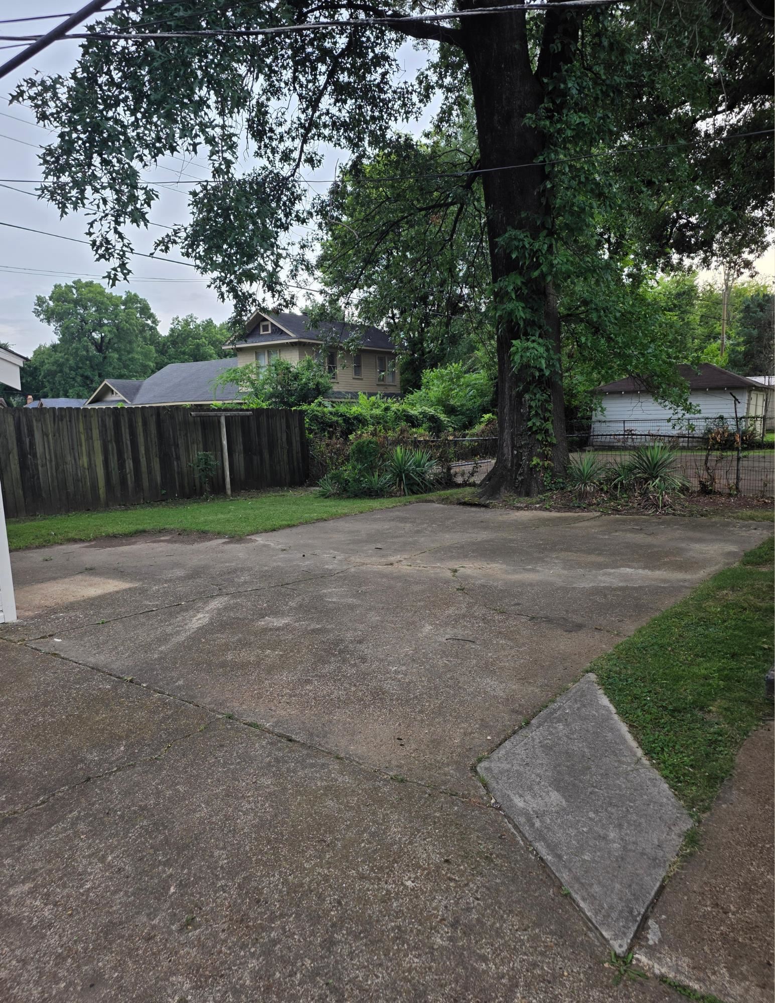 1953 Netherwood Ave Property Photo 2