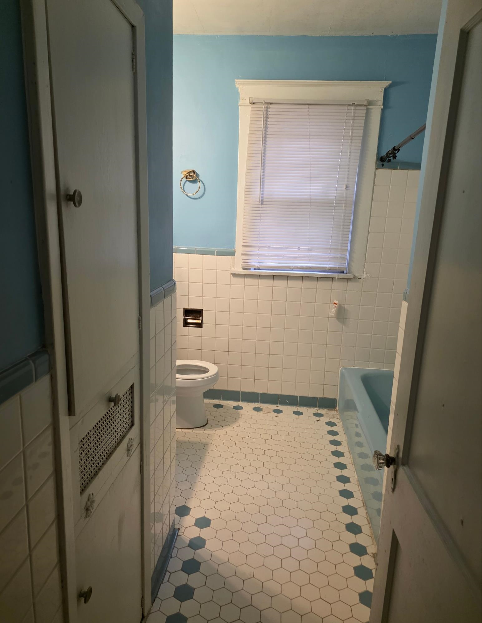 1953 Netherwood Ave Property Photo 9