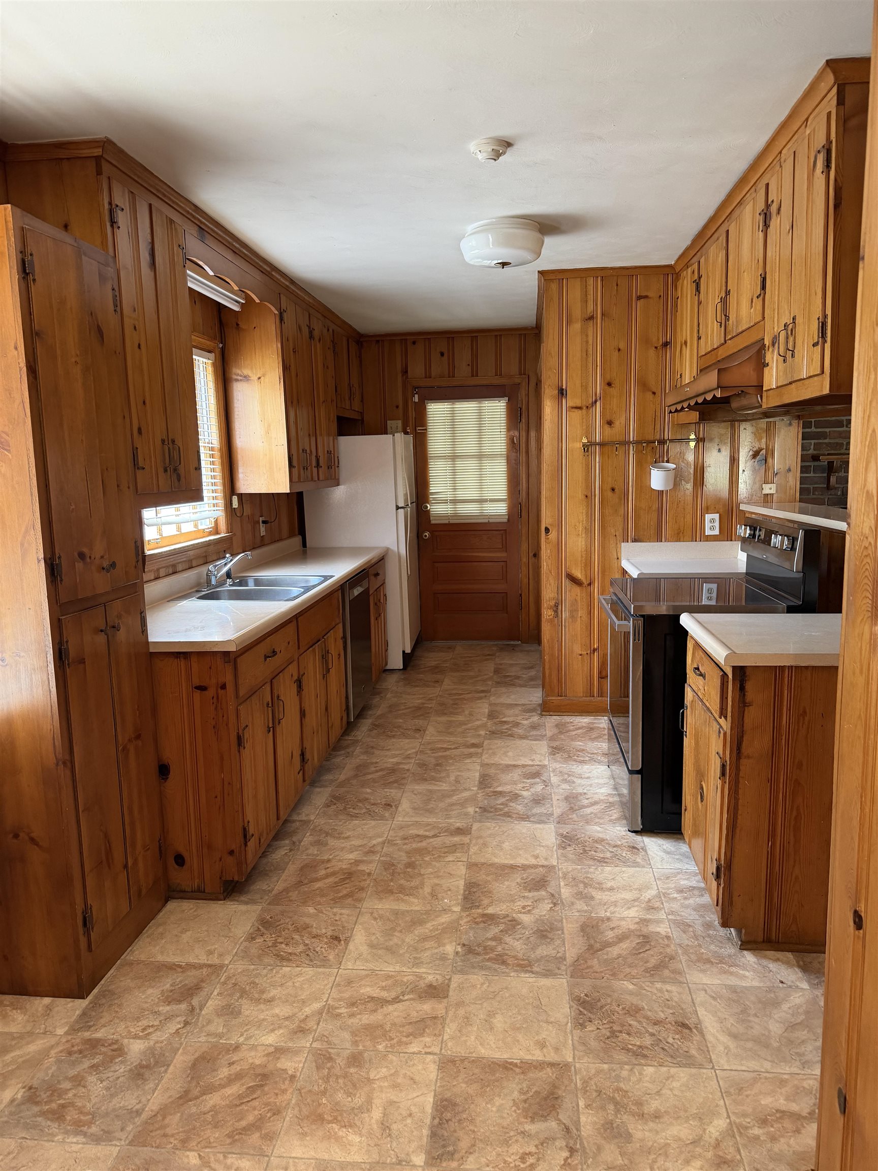 5327 Quince Rd Property Photo 3