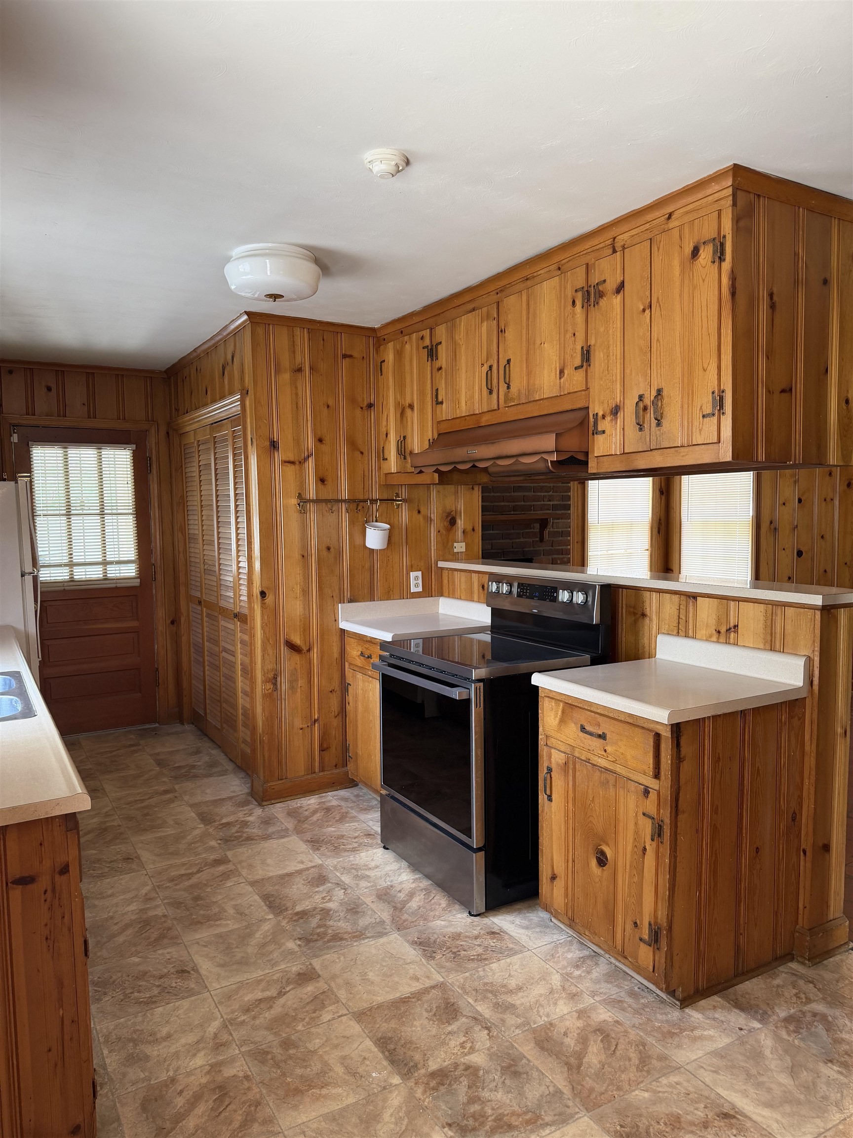 5327 Quince Rd Property Photo 5