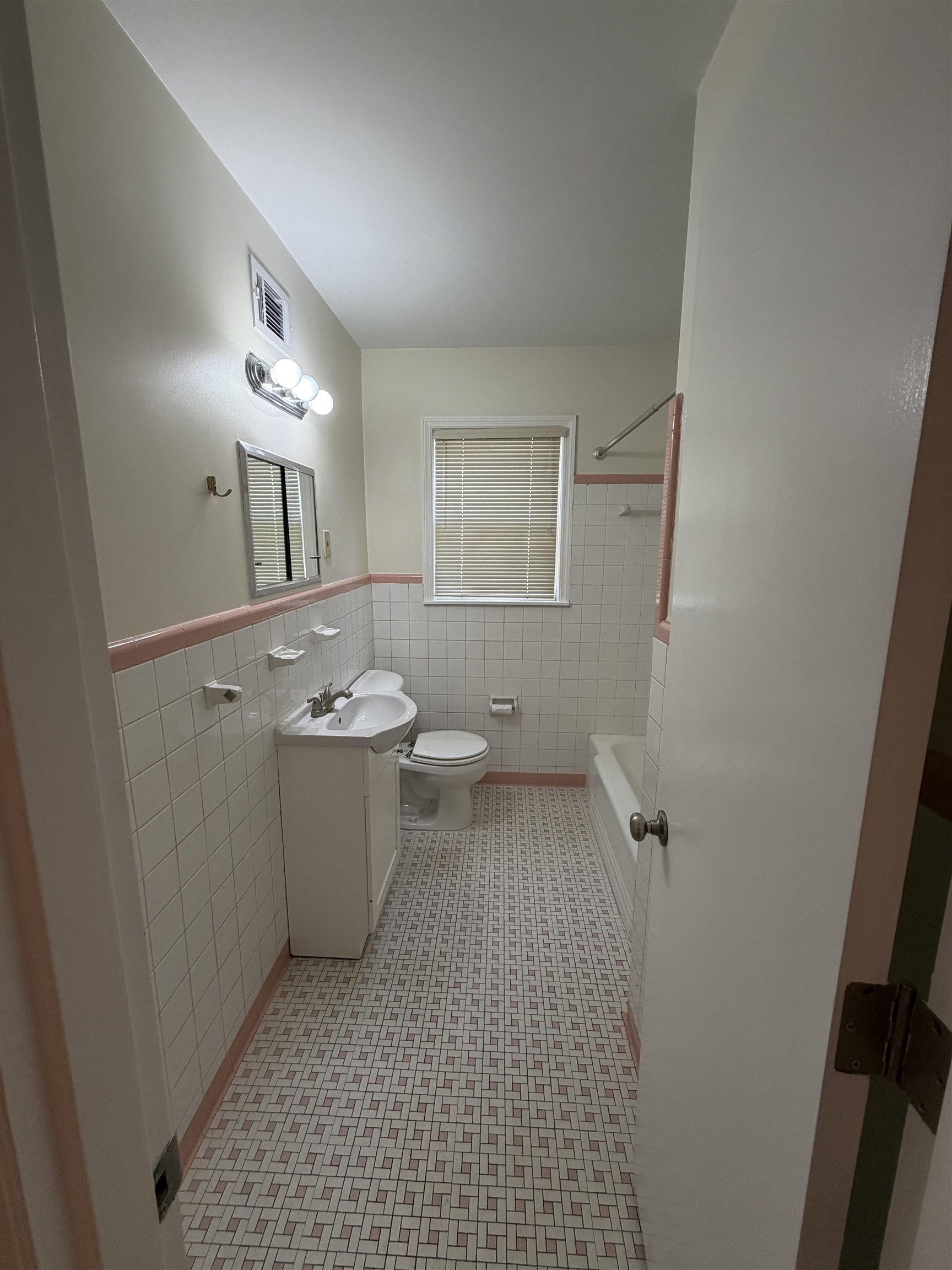 5327 Quince Rd Property Photo 18