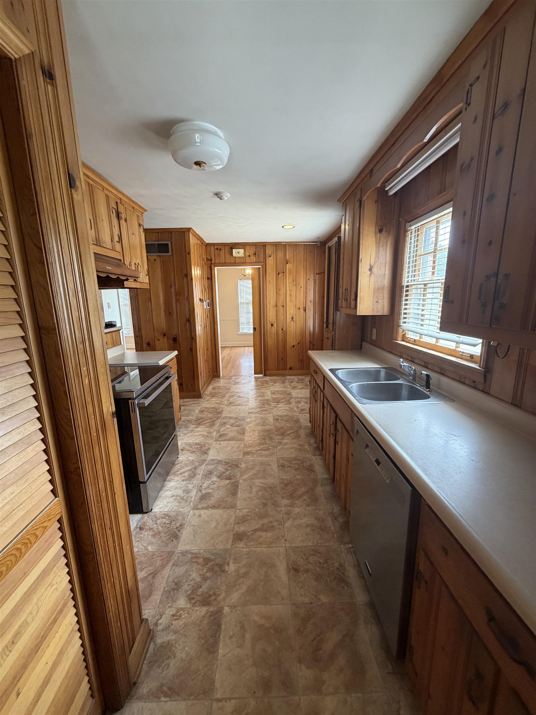 5327 Quince Rd Property Photo 20