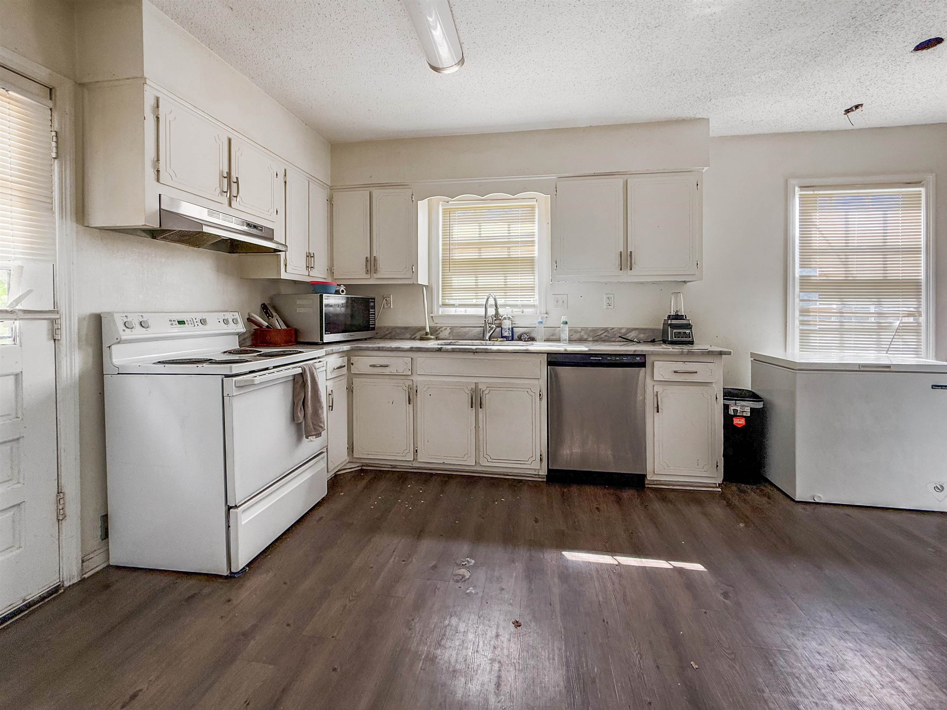 2269 Lynnfield Rd Property Photo 3