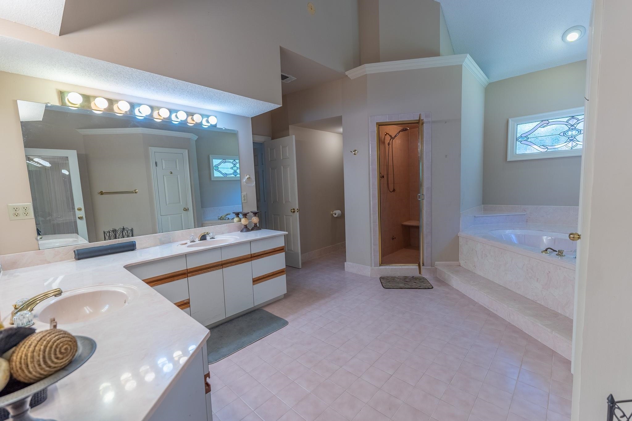 2029 Woodchase Cv Property Photo 4