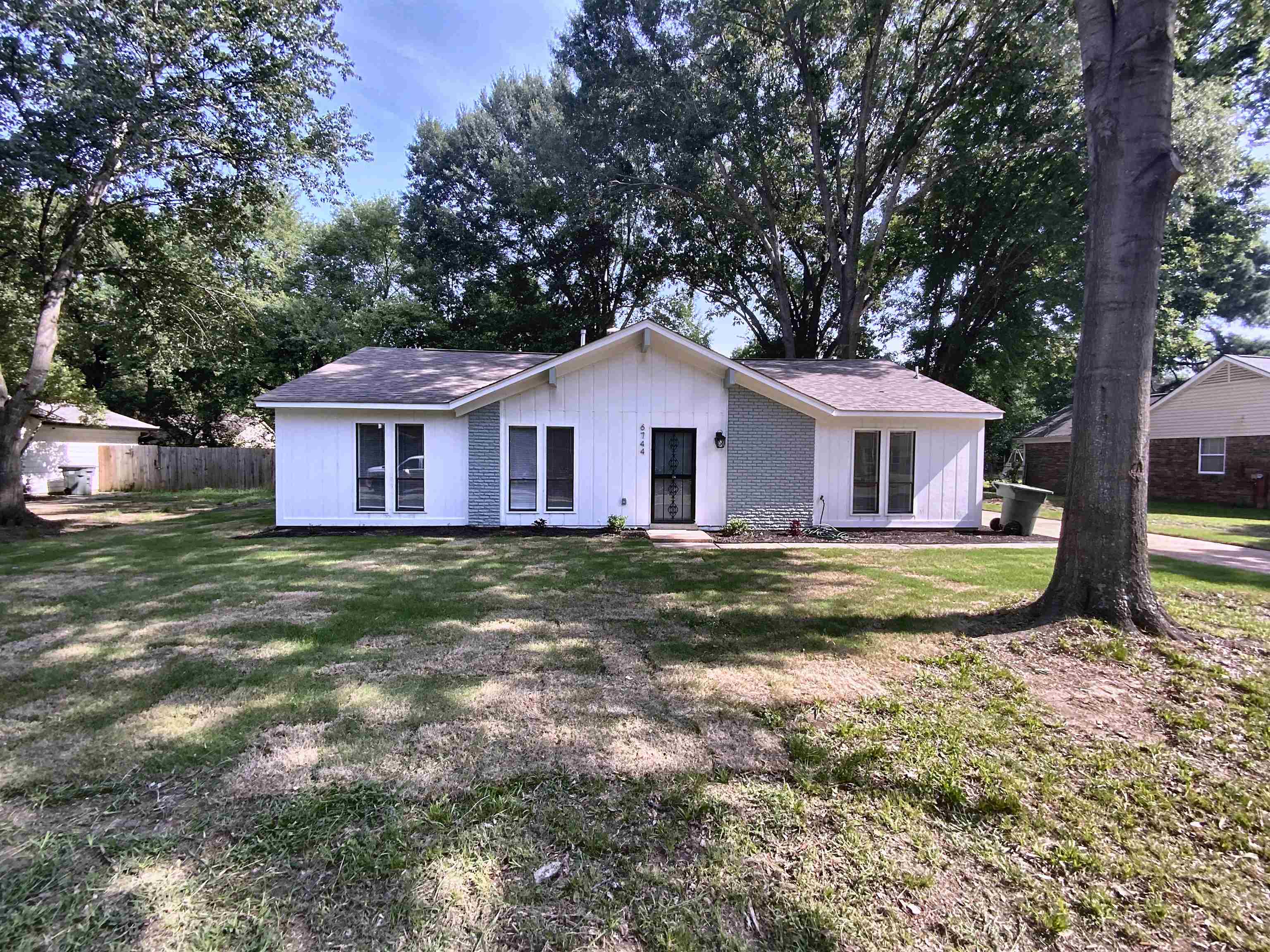 6744 Bainbridge Dr Property Photo 1