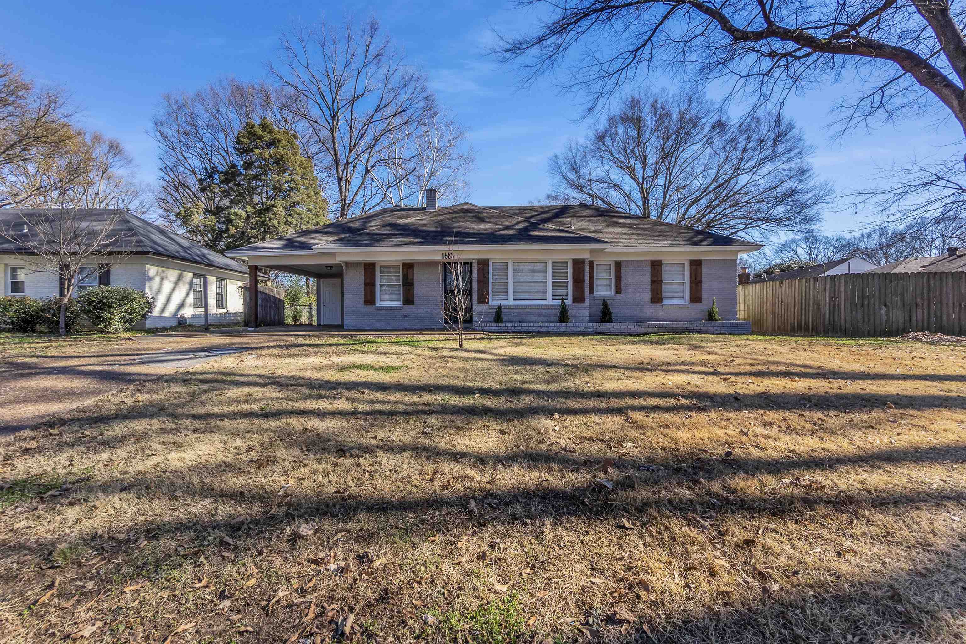 1688 Estate Dr Property Photo 2