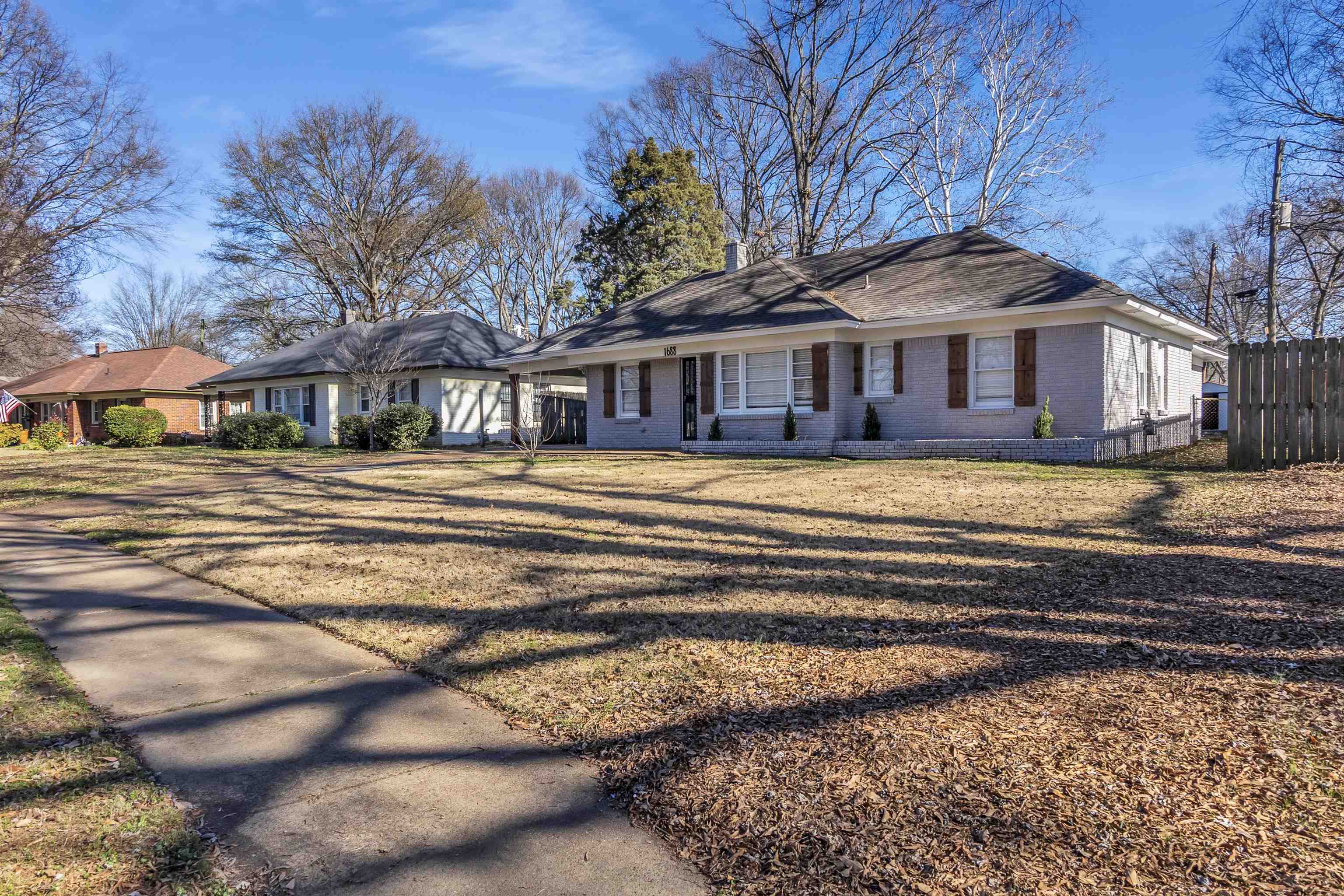 1688 Estate Dr Property Photo 3