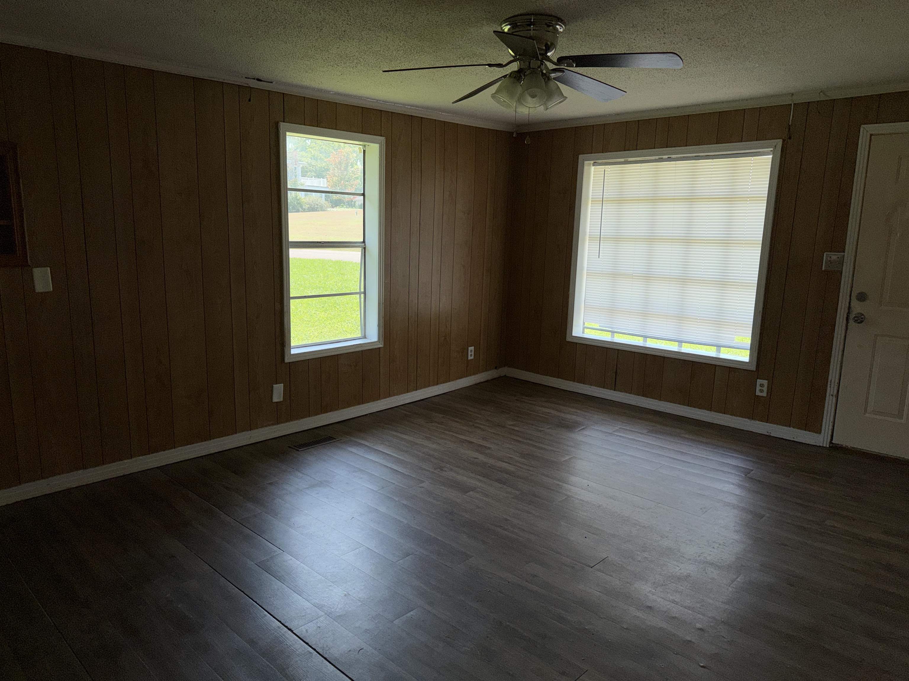 510 Riverside Dr Property Photo 6