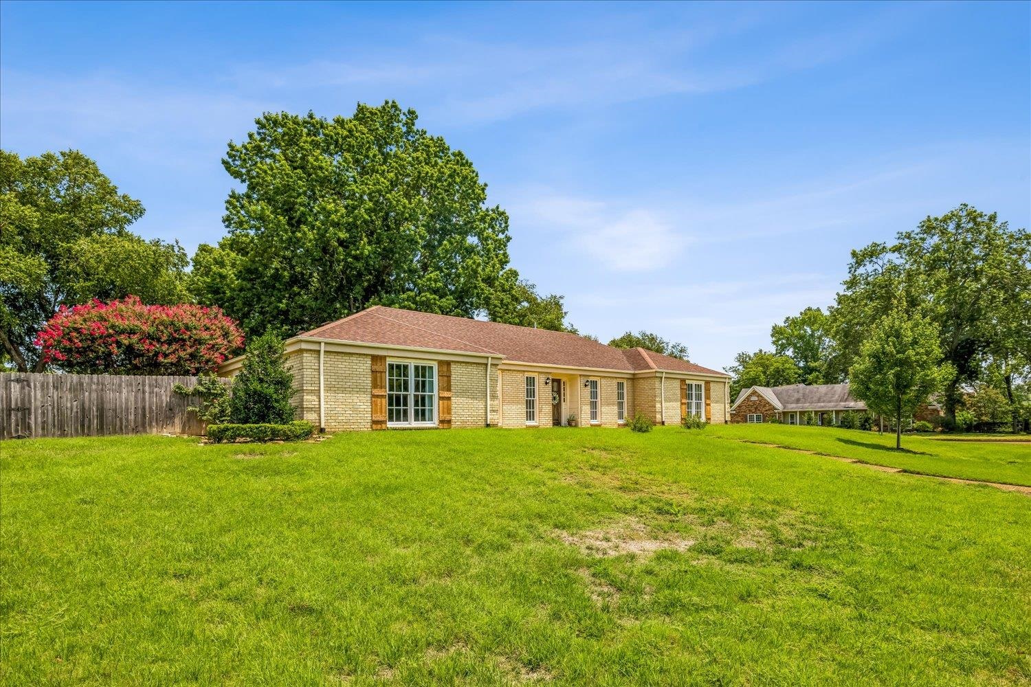 8038 Circleshade Dr Property Photo 2