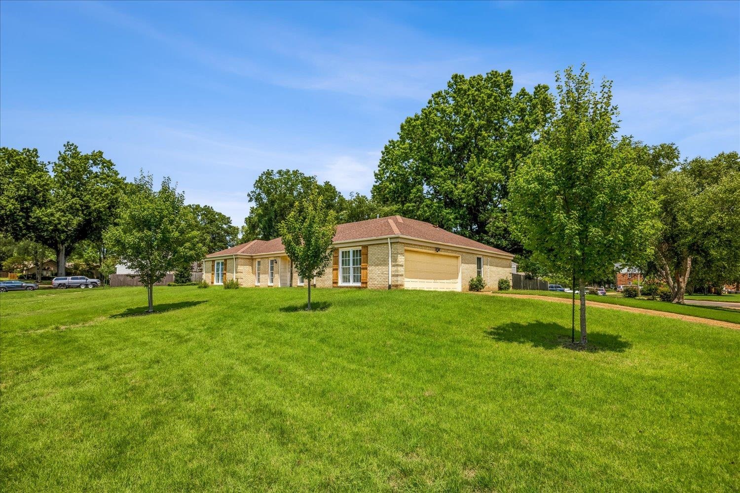 8038 Circleshade Dr Property Photo 3
