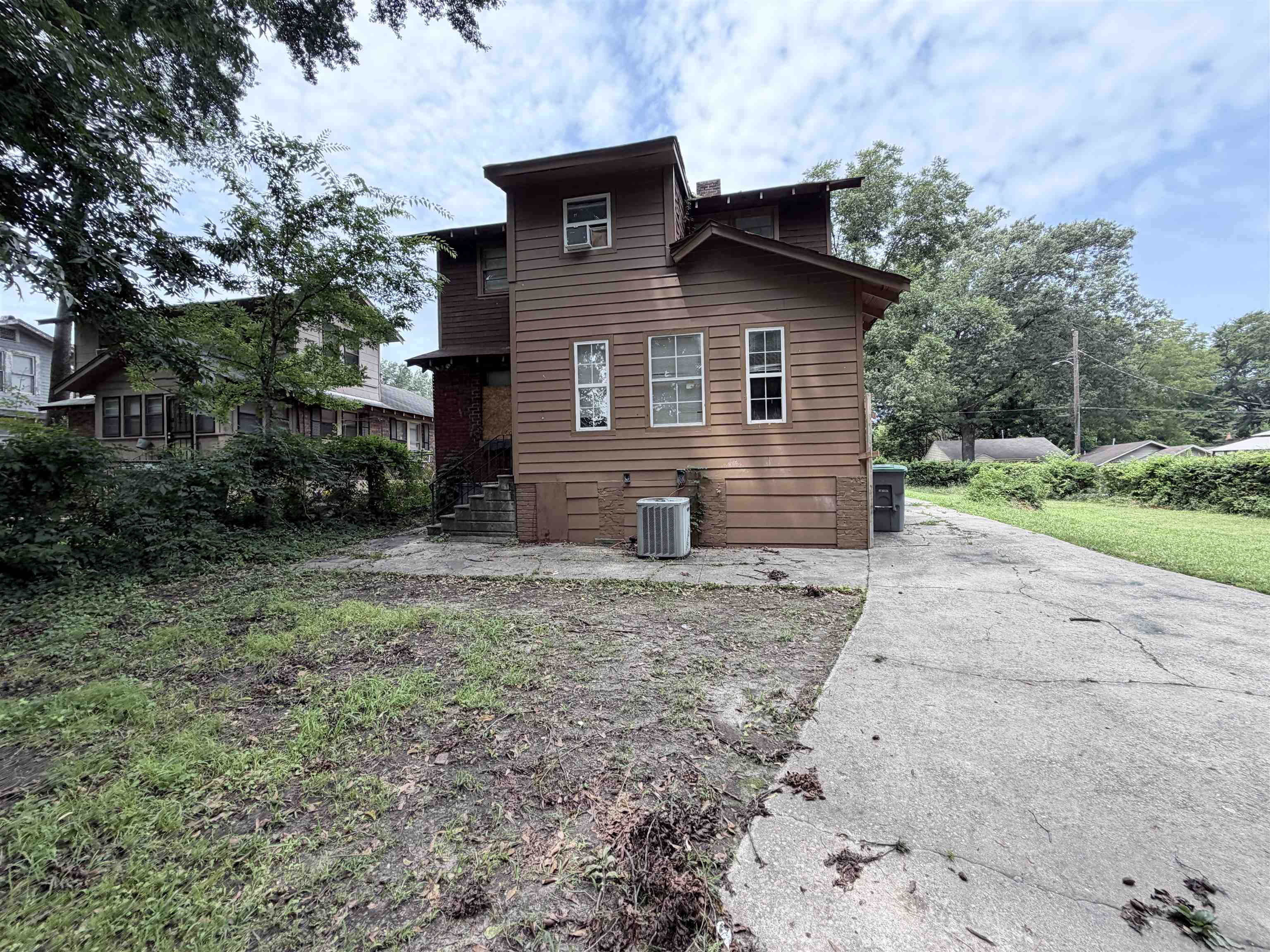 530 Marianna St Property Photo 4