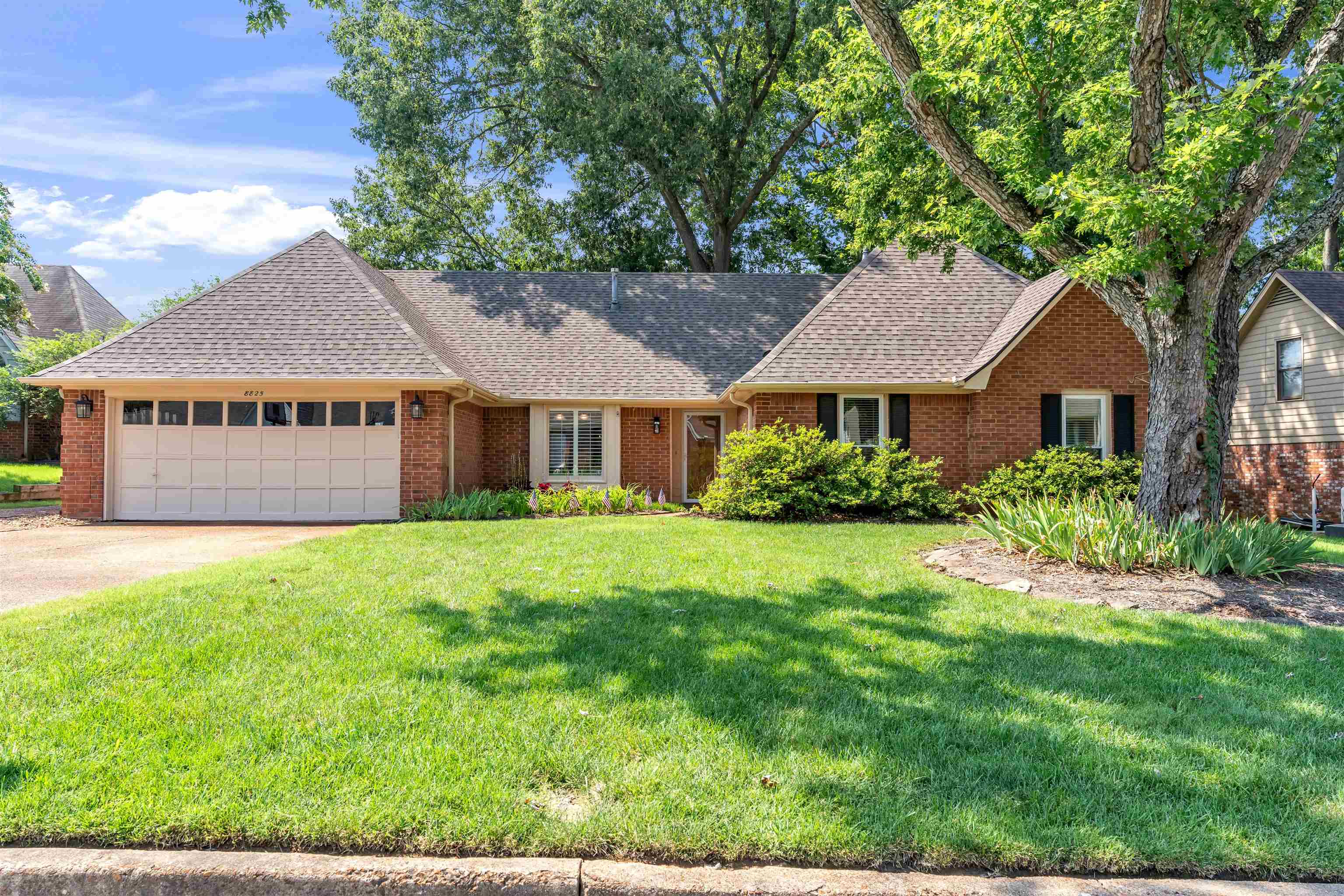 8825 Kenbrook Cv Property Photo 2
