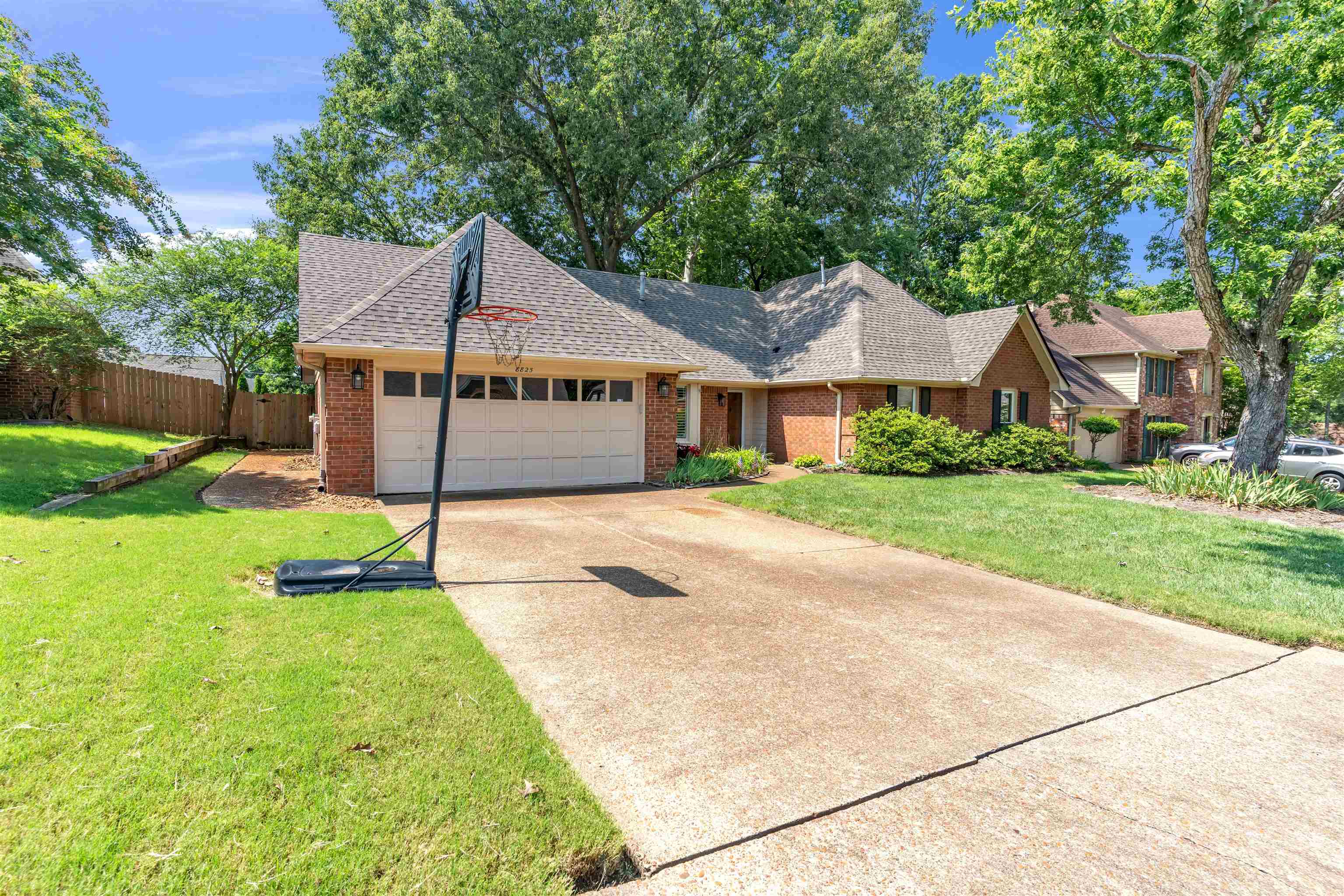 8825 Kenbrook Cv Property Photo 3