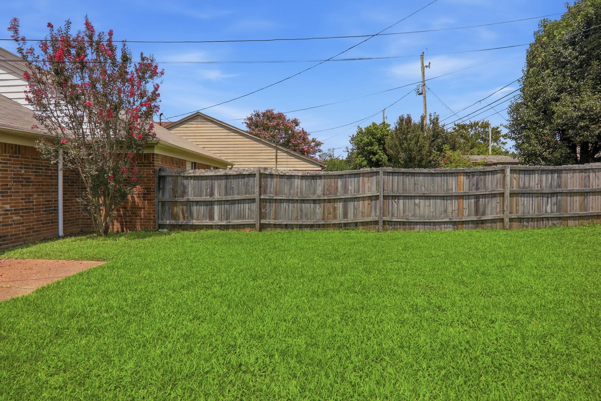 1838 Winship Dr Property Photo 4