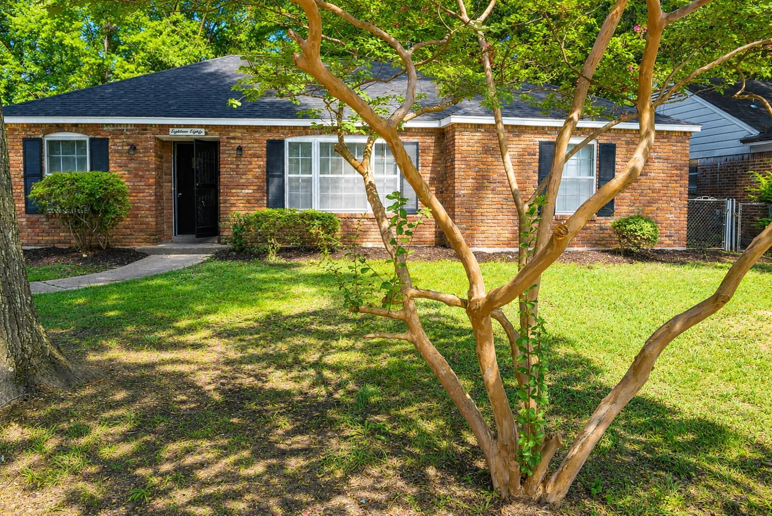 1880 Cornelia Ln Property Photo 2