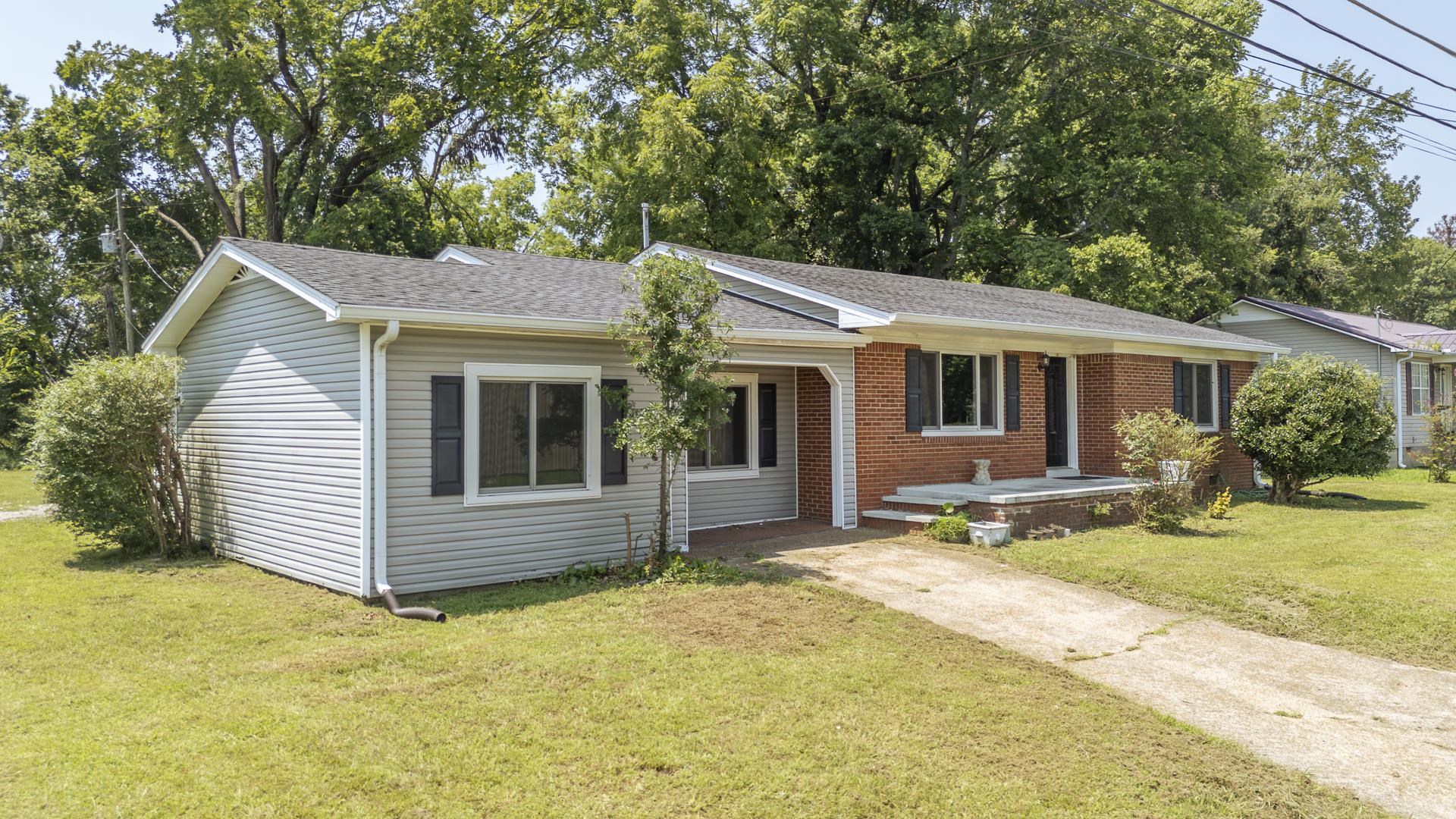 111 N ELM ST Property Photo 1