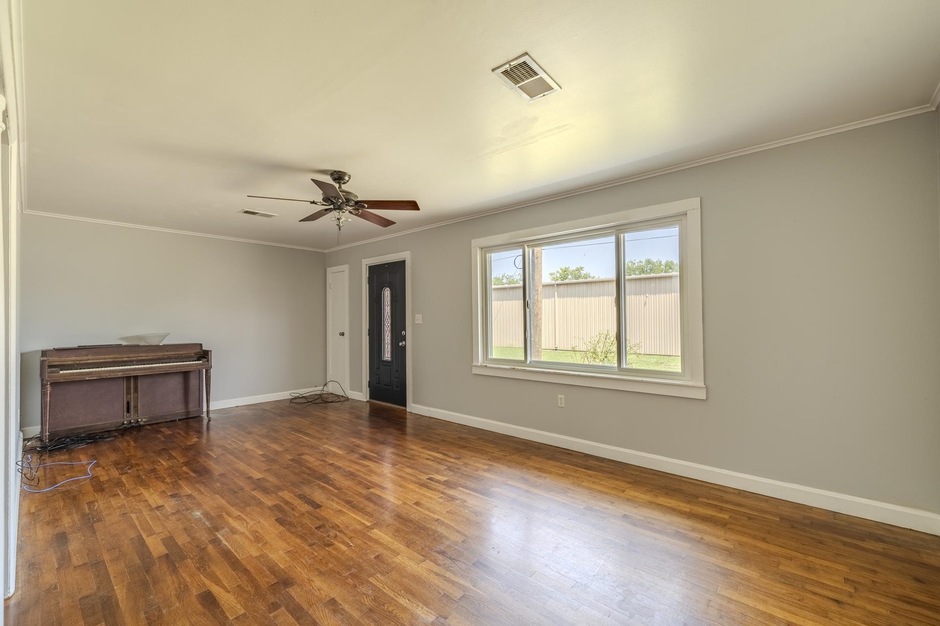 111 N Elm St Property Photo 3