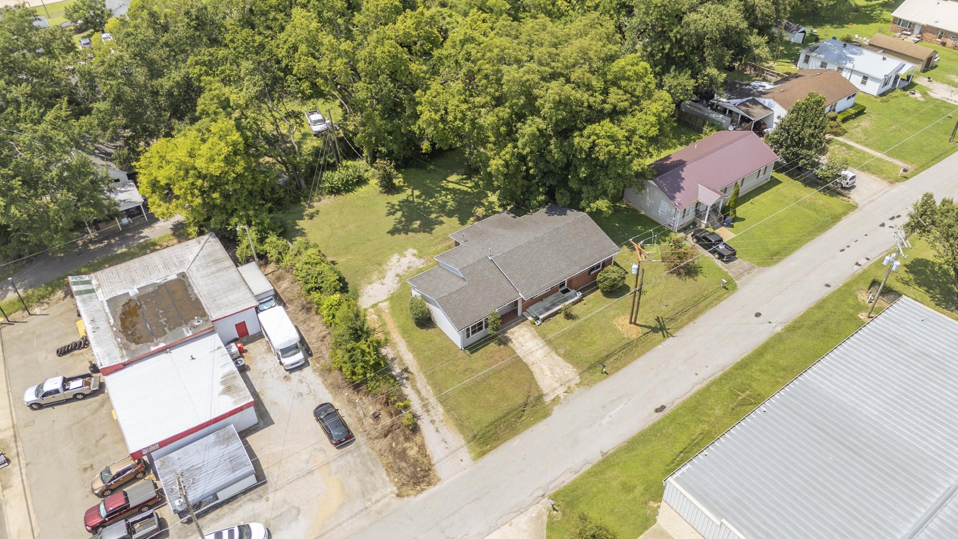 111 N Elm St Property Photo 23