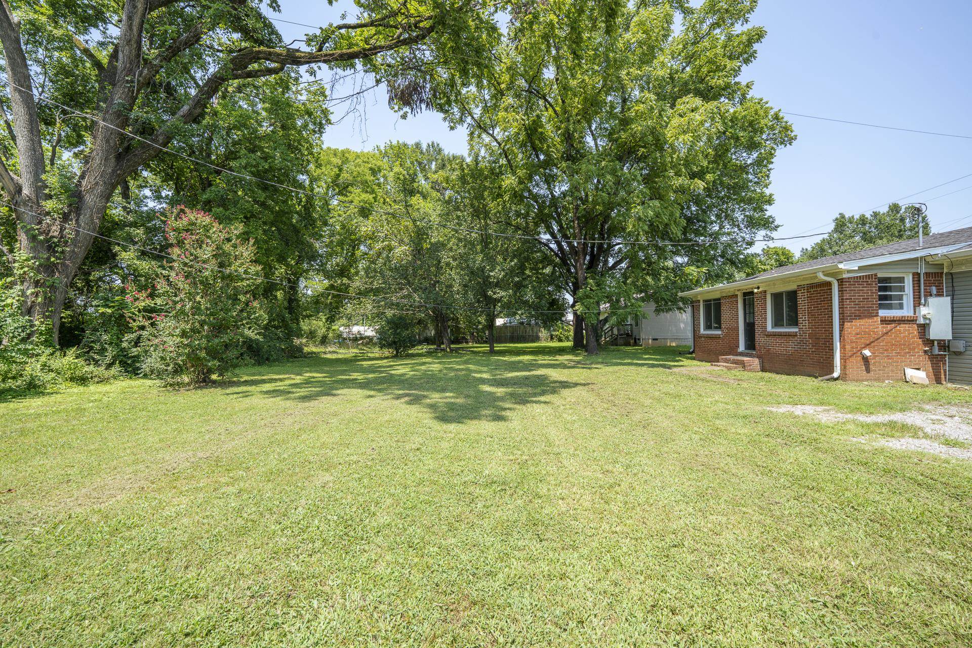 111 N Elm St Property Photo 27