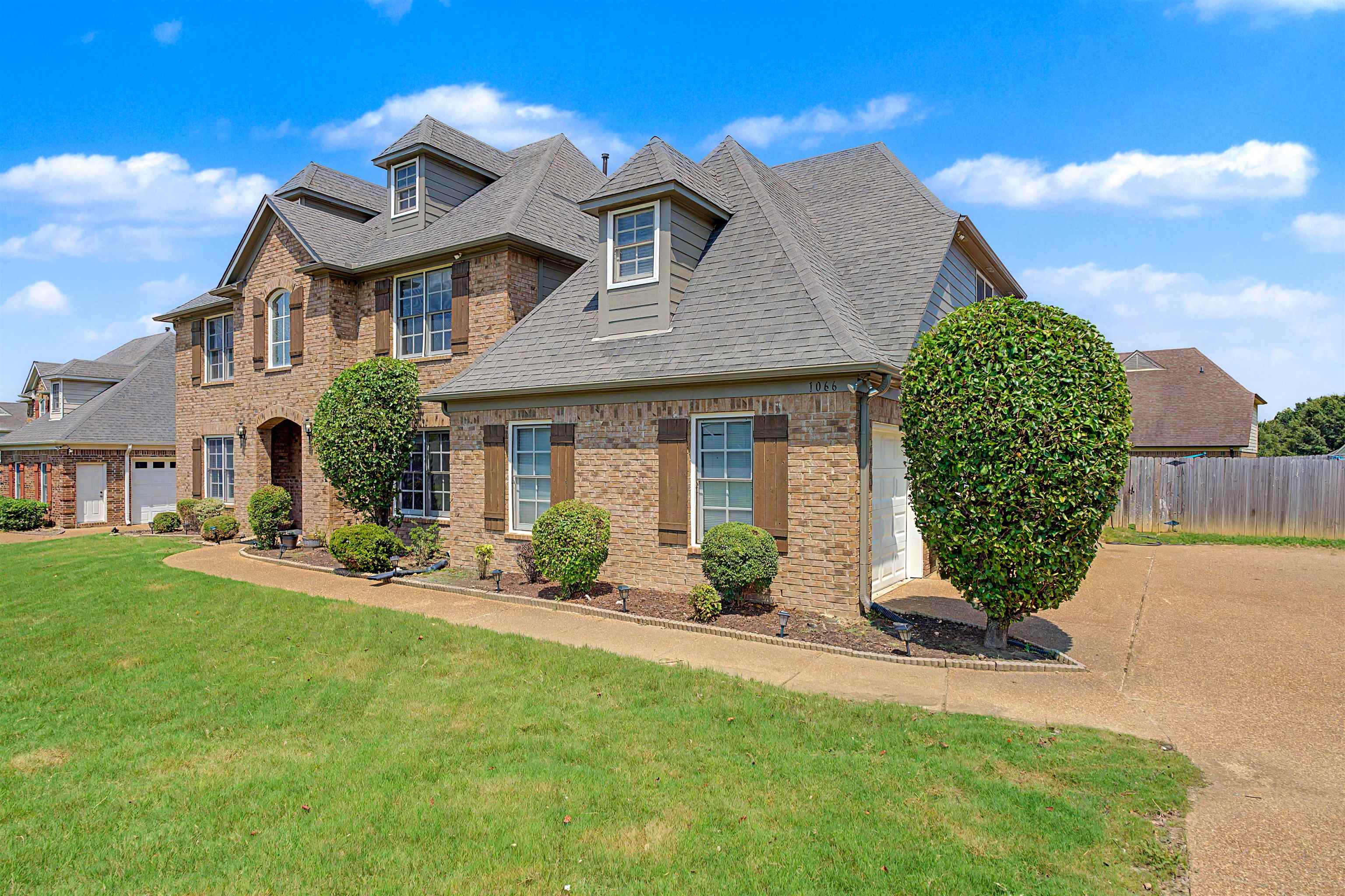 1066 Kentshire Cv Property Photo 4