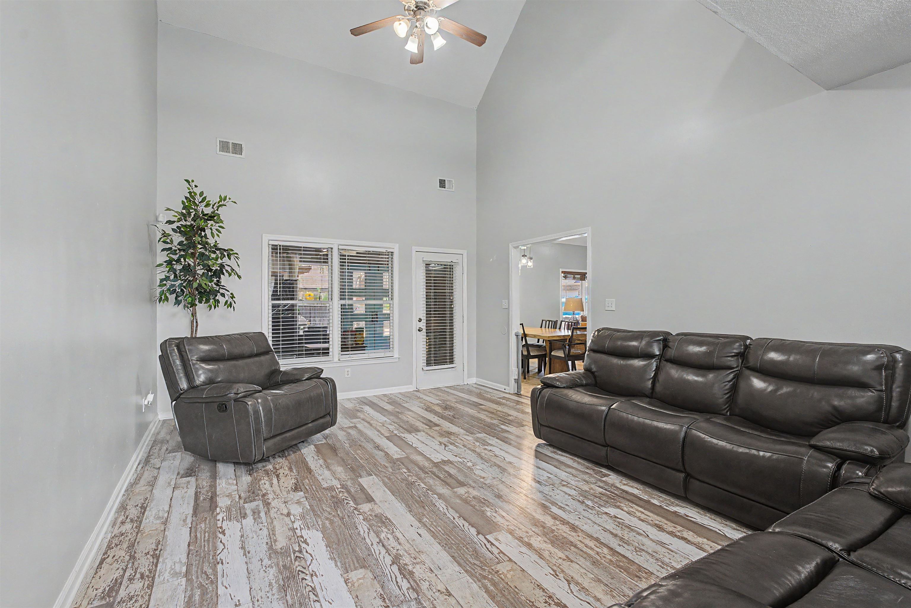 1066 Kentshire Cv Property Photo 9