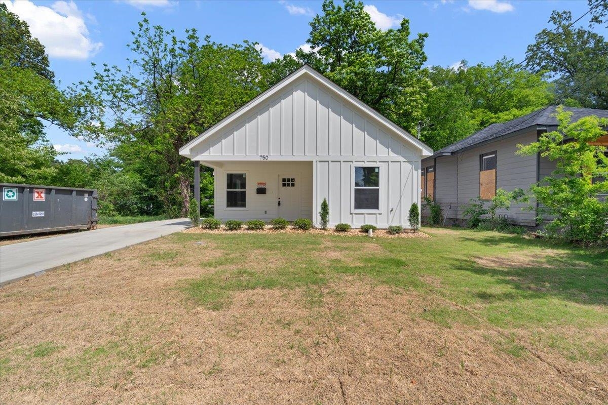 750 BARRETT PL N Property Photo 1