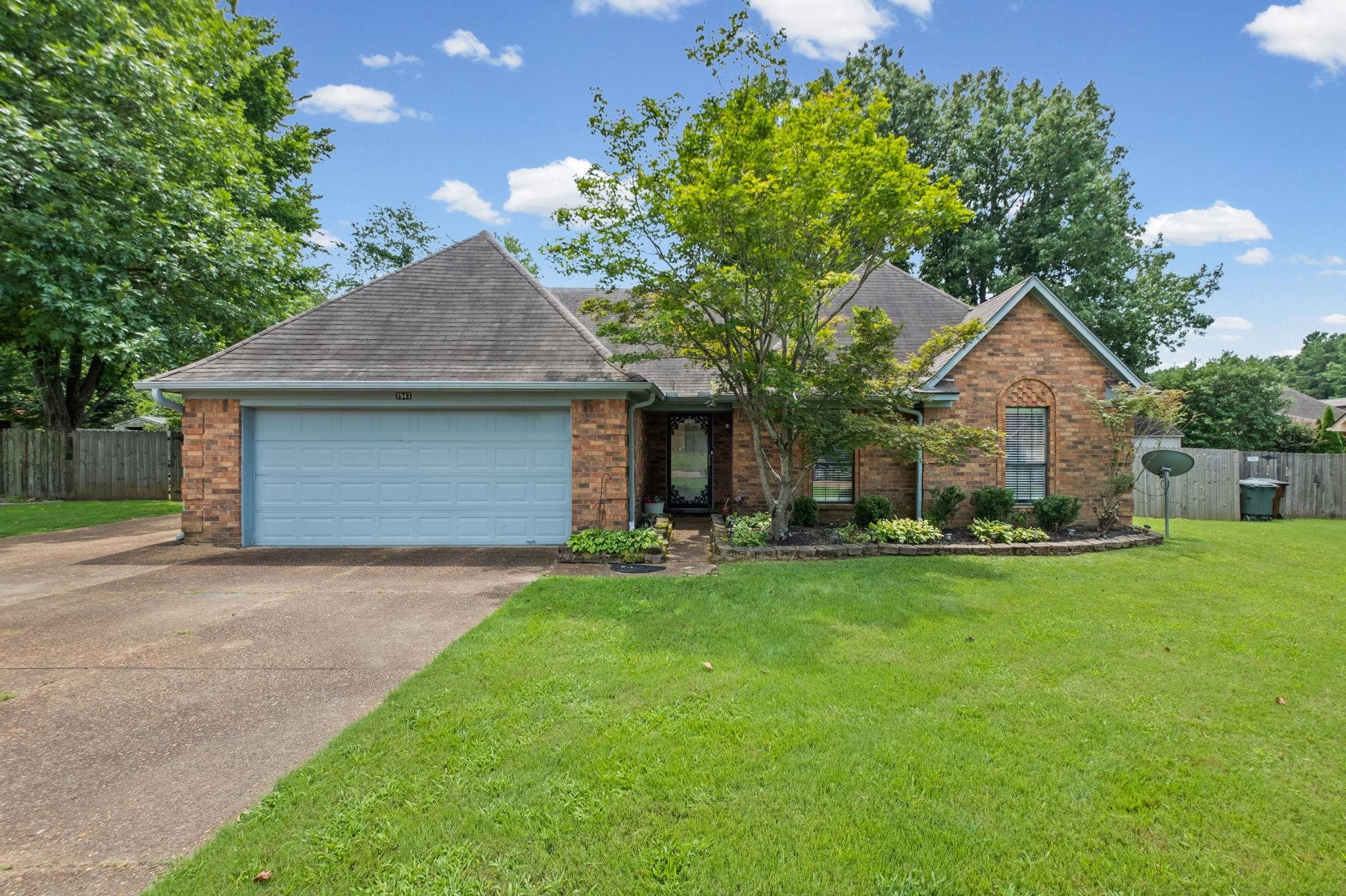7947 SANDYWOOD LN Property Photo 1