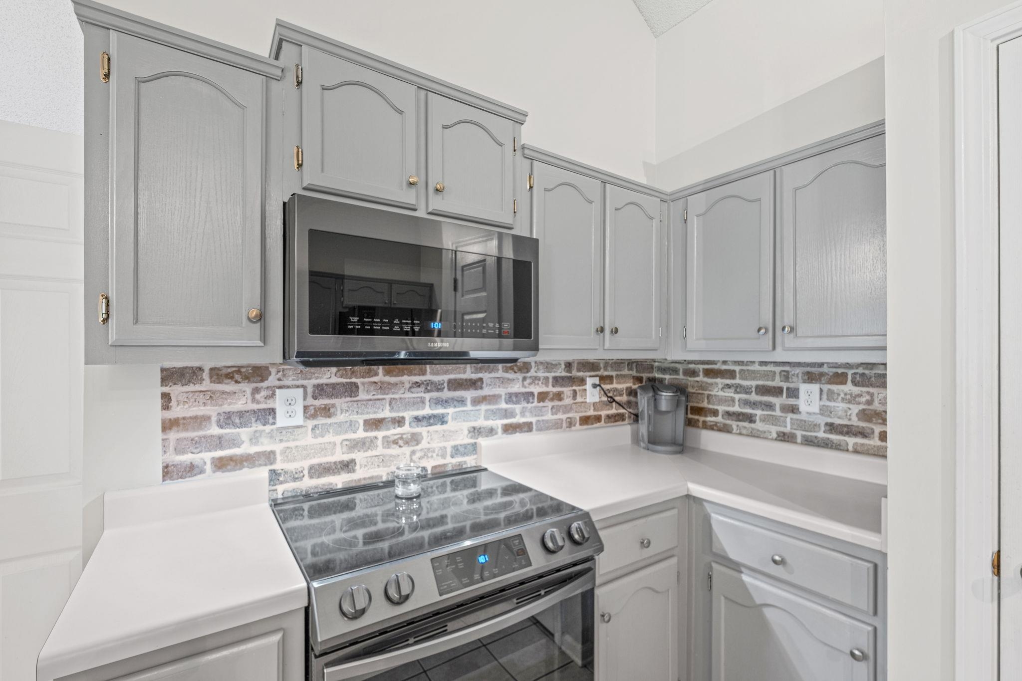 7947 Sandywood Ln Property Photo 7