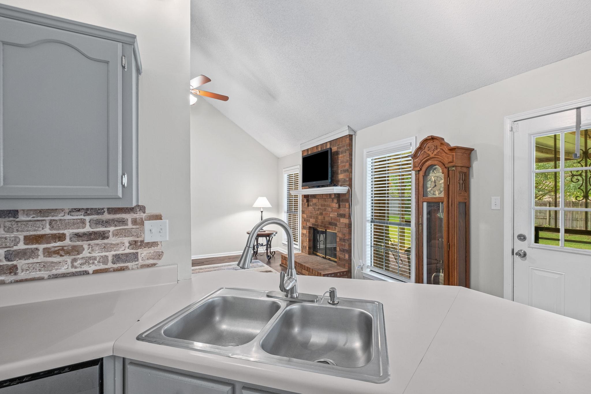 7947 Sandywood Ln Property Photo 11