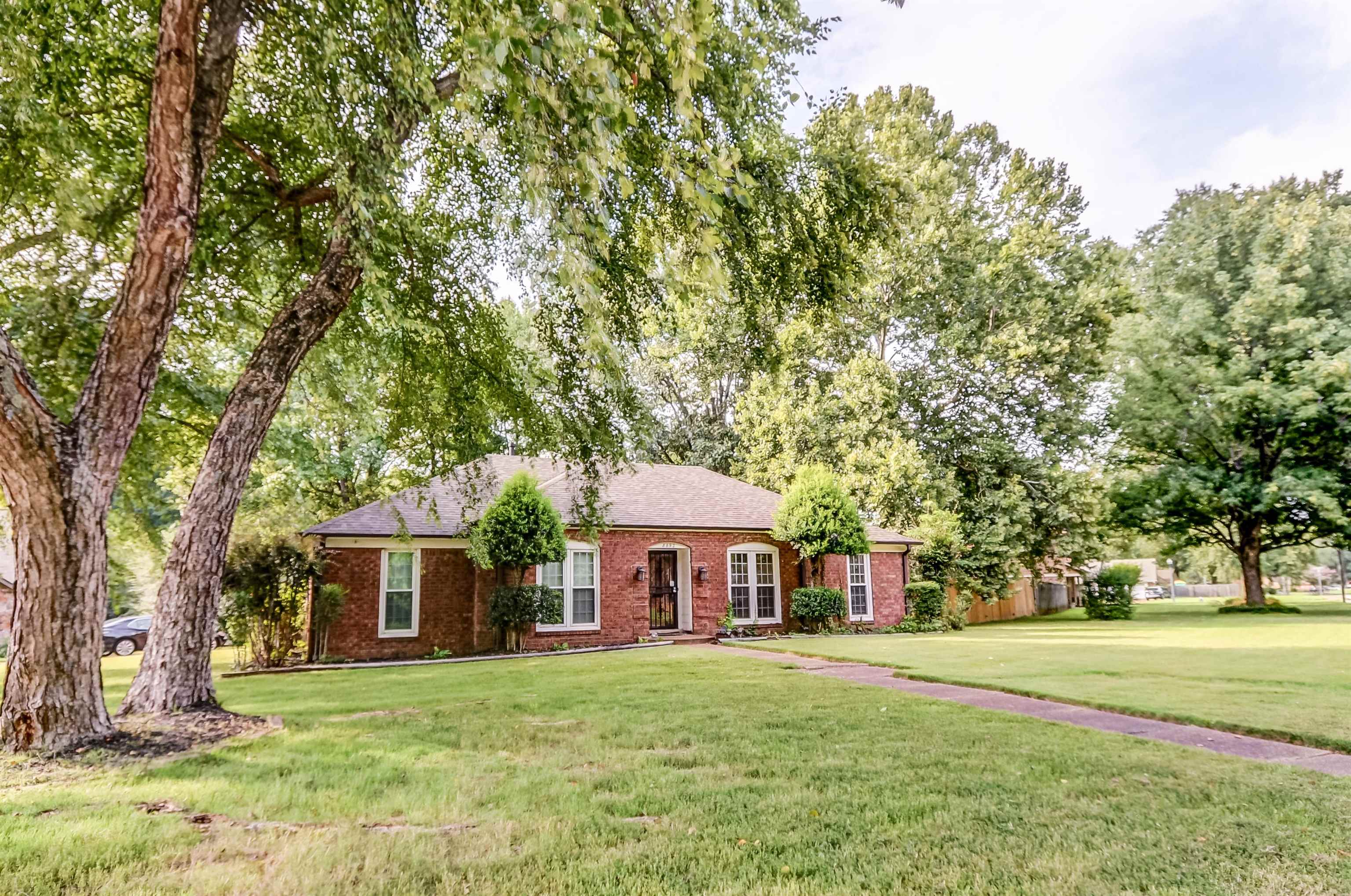 8892 N Thakeham Pl Property Photo 1