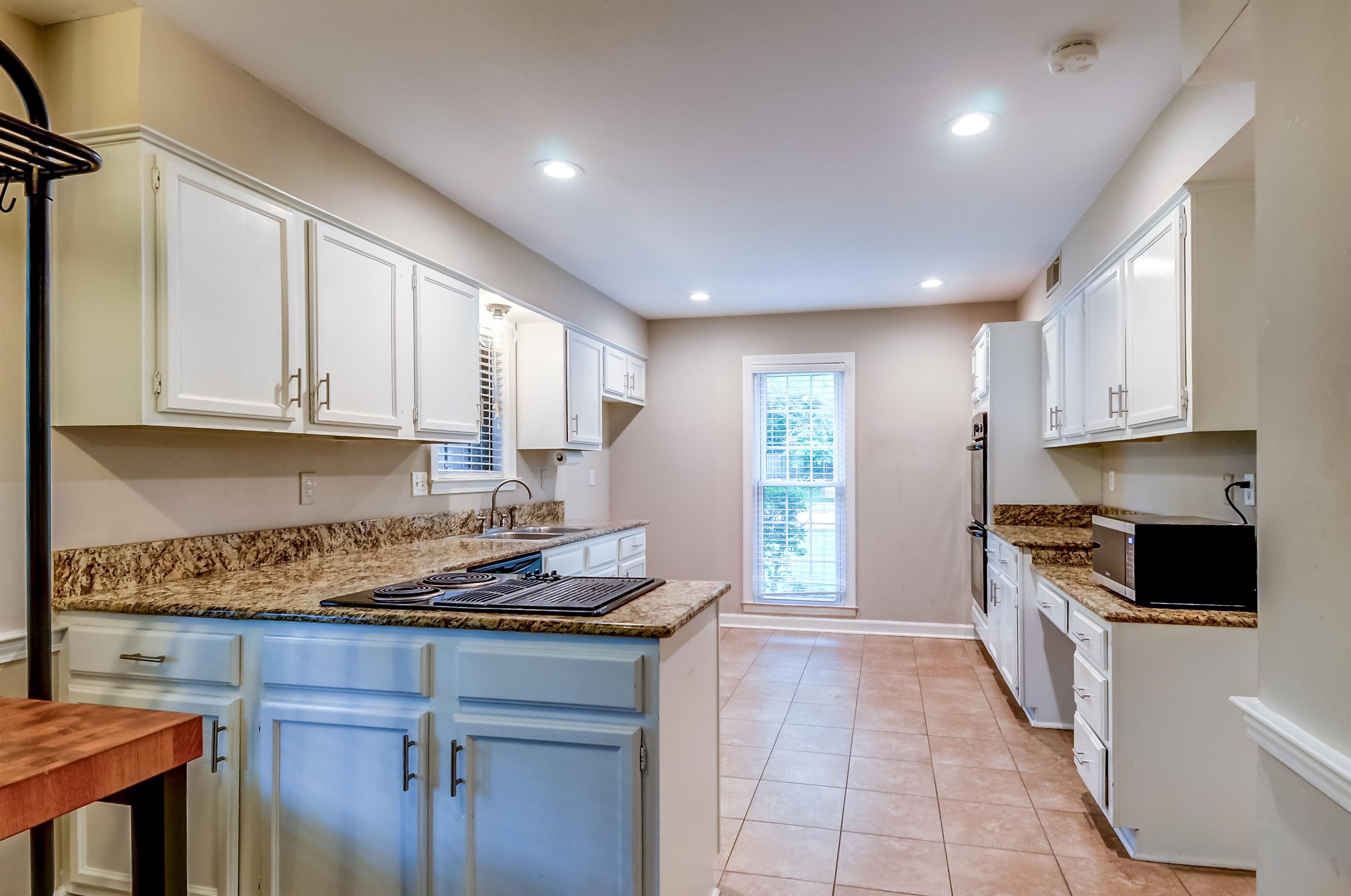 8892 N Thakeham Pl Property Photo 11
