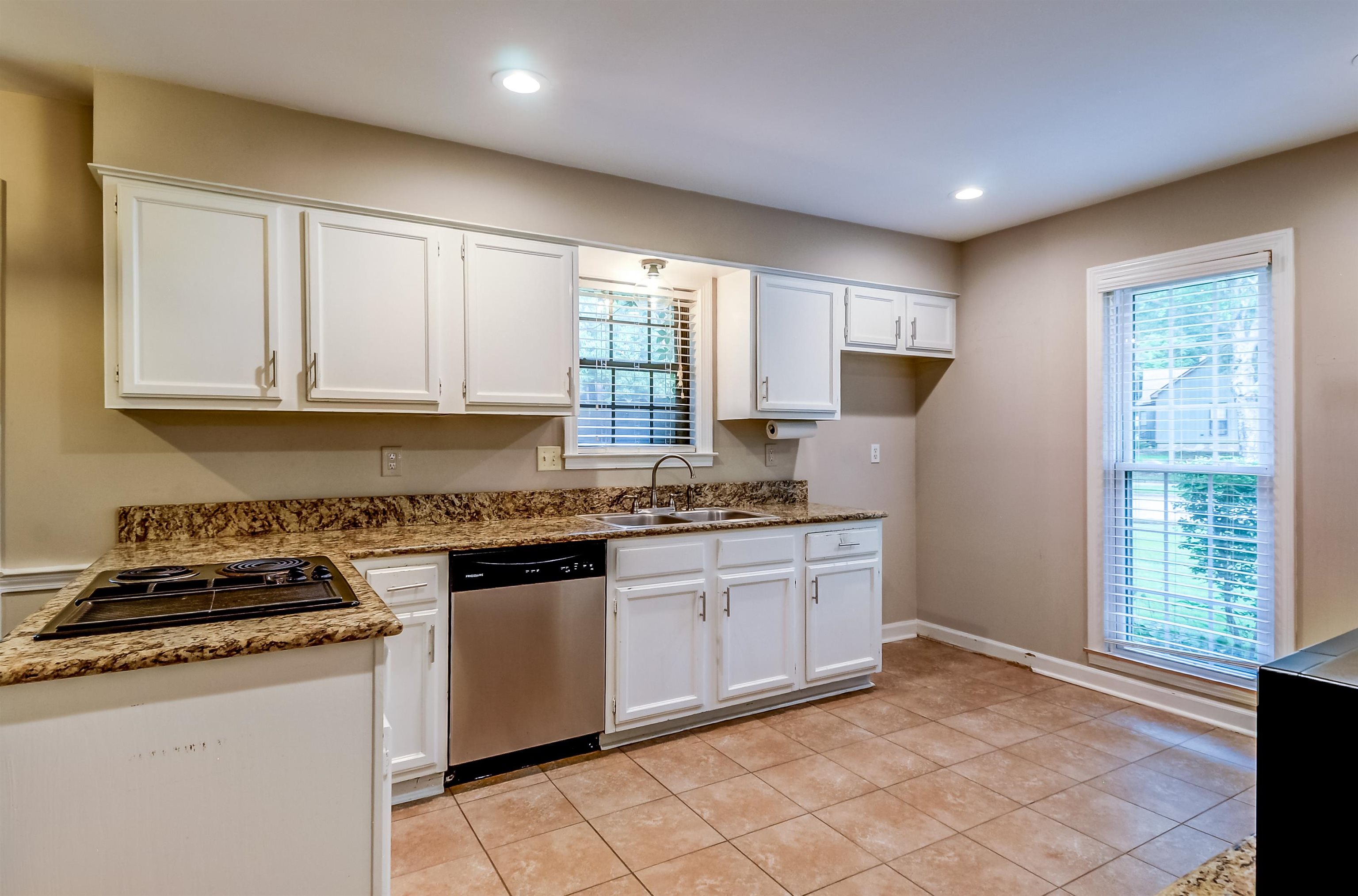 8892 N Thakeham Pl Property Photo 13