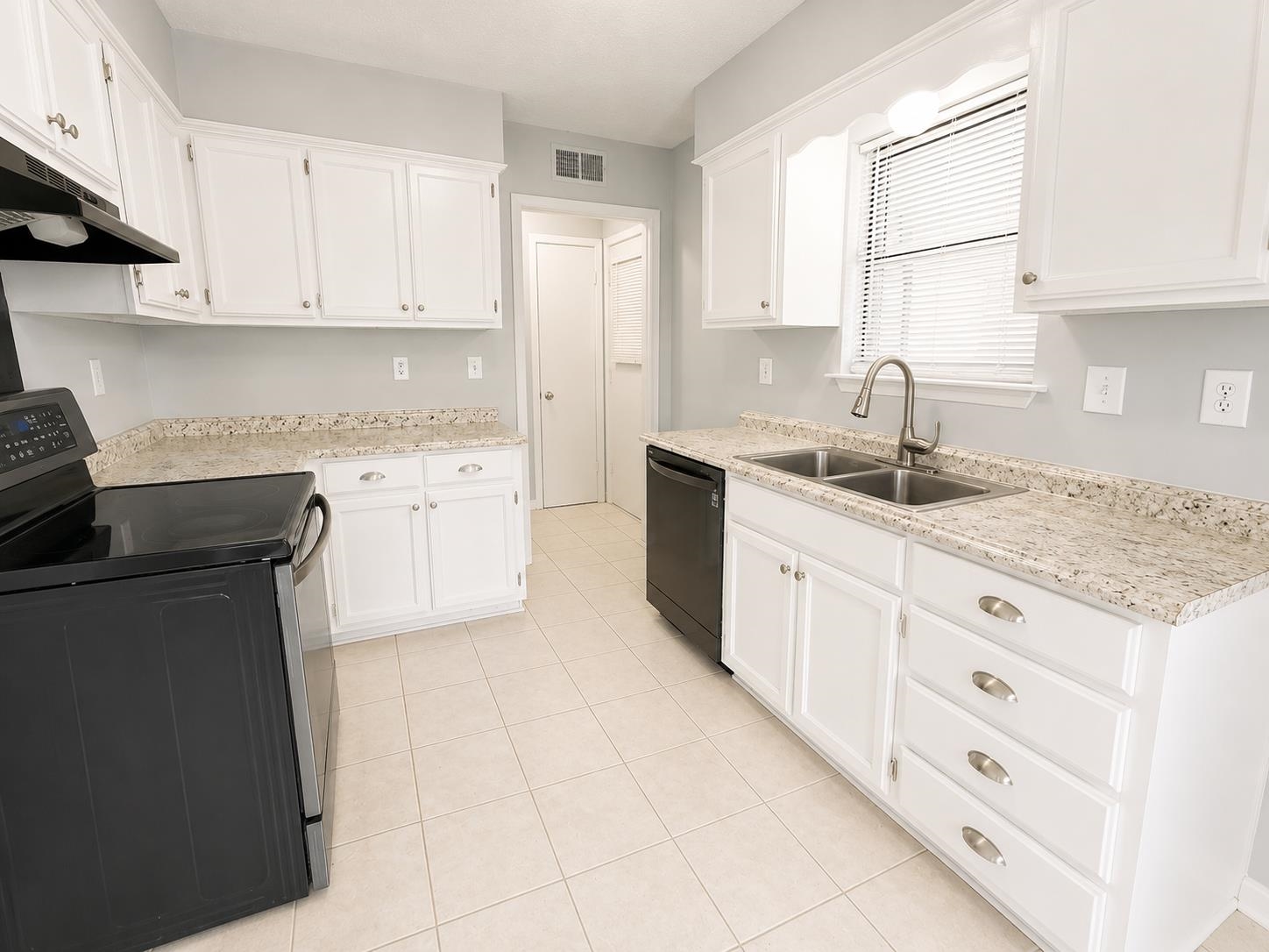 7139 Hillshire Dr Property Photo 6