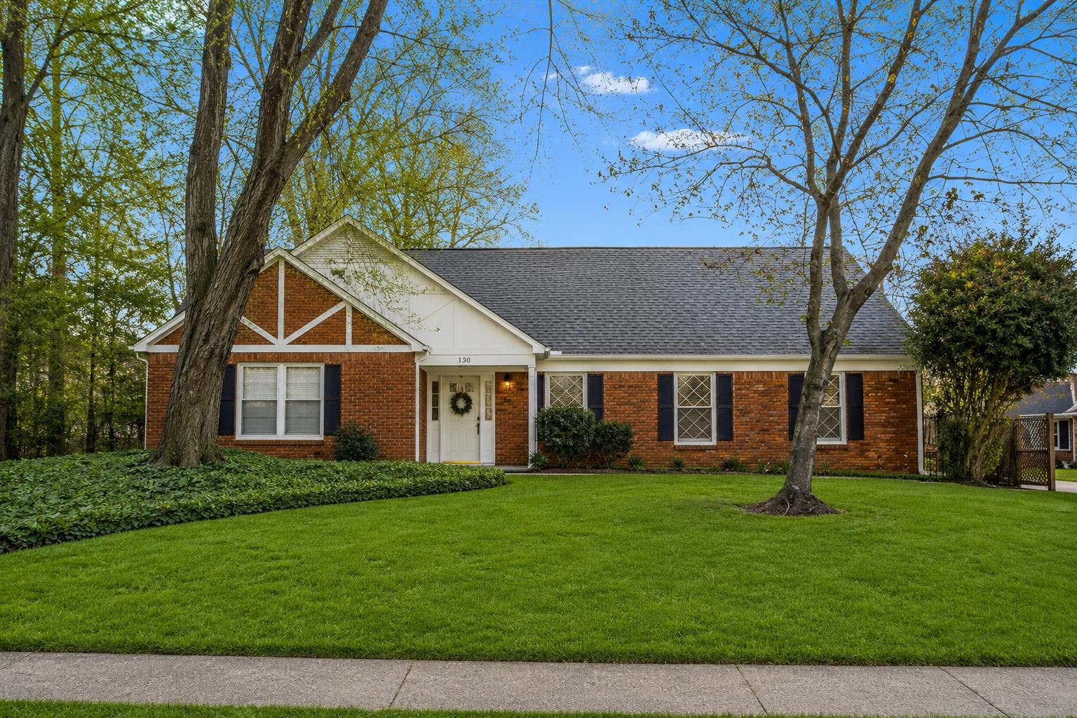 130 Greenbriar Dr Property Photo 1