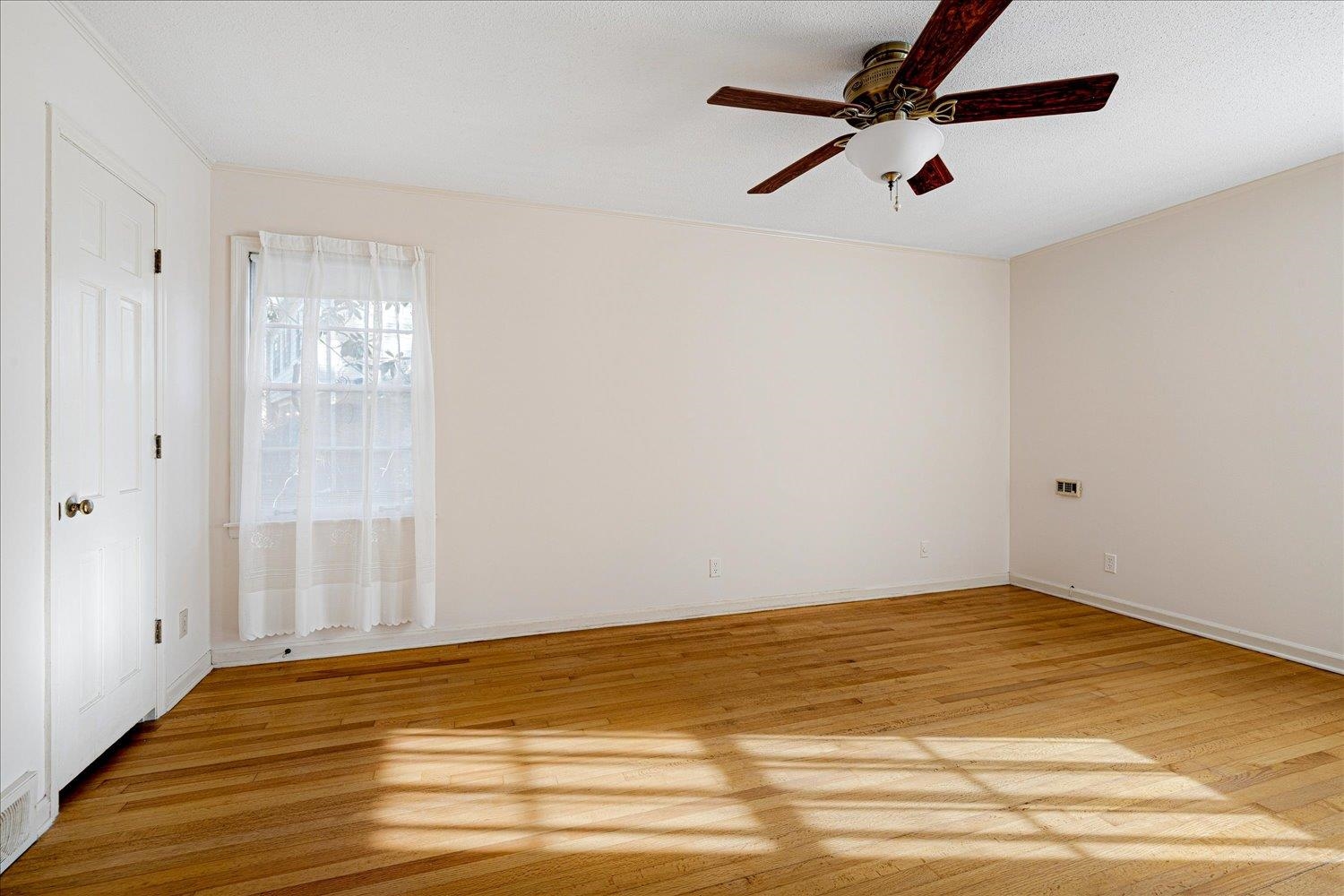 130 Greenbriar Dr Property Photo 22