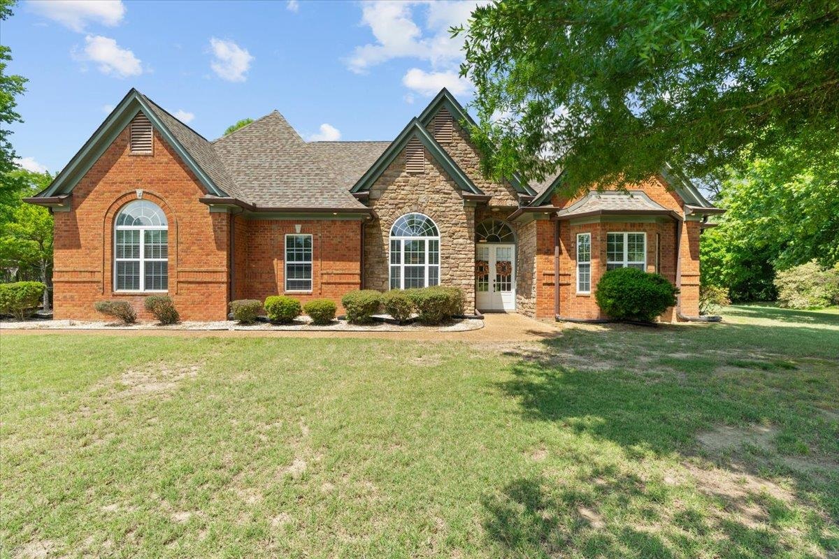 600 Woodsedge Dr Property Photo 2