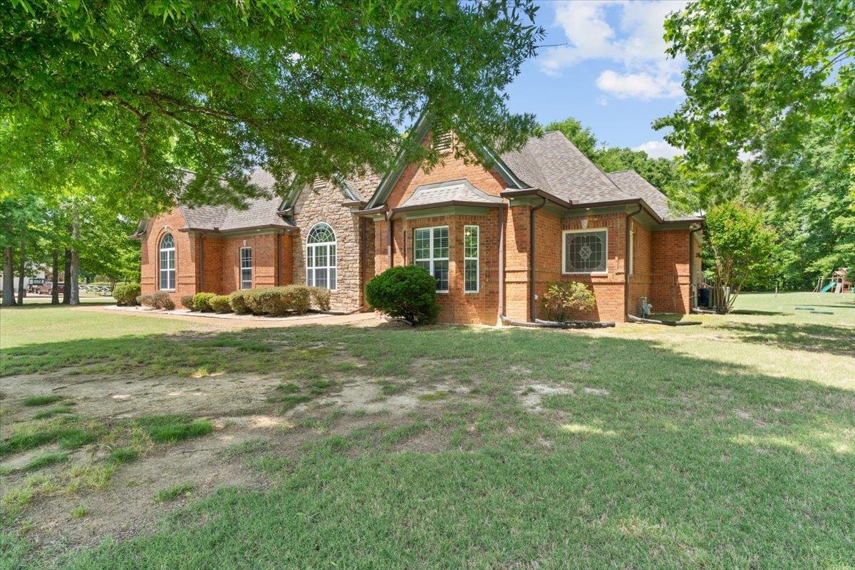 600 Woodsedge Dr Property Photo 3