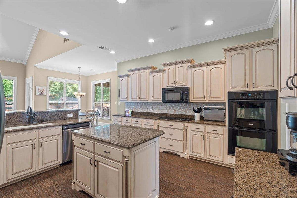 600 Woodsedge Dr Property Photo 12
