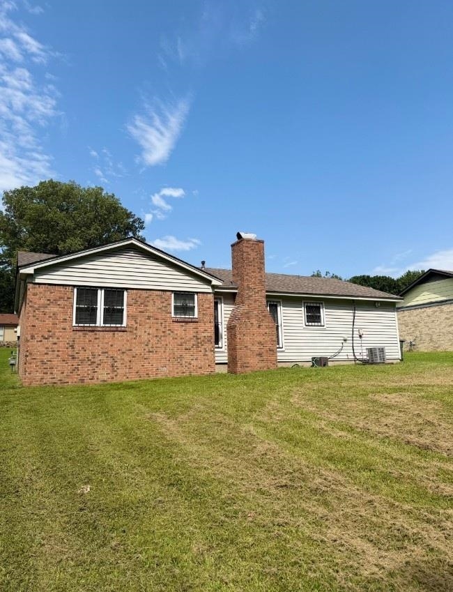 3090 Spring Hill Dr Property Photo 3