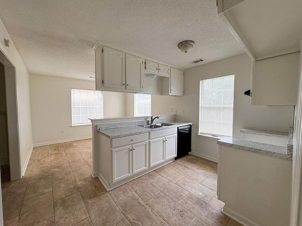 1819 Black Bear Cir W Property Photo 8